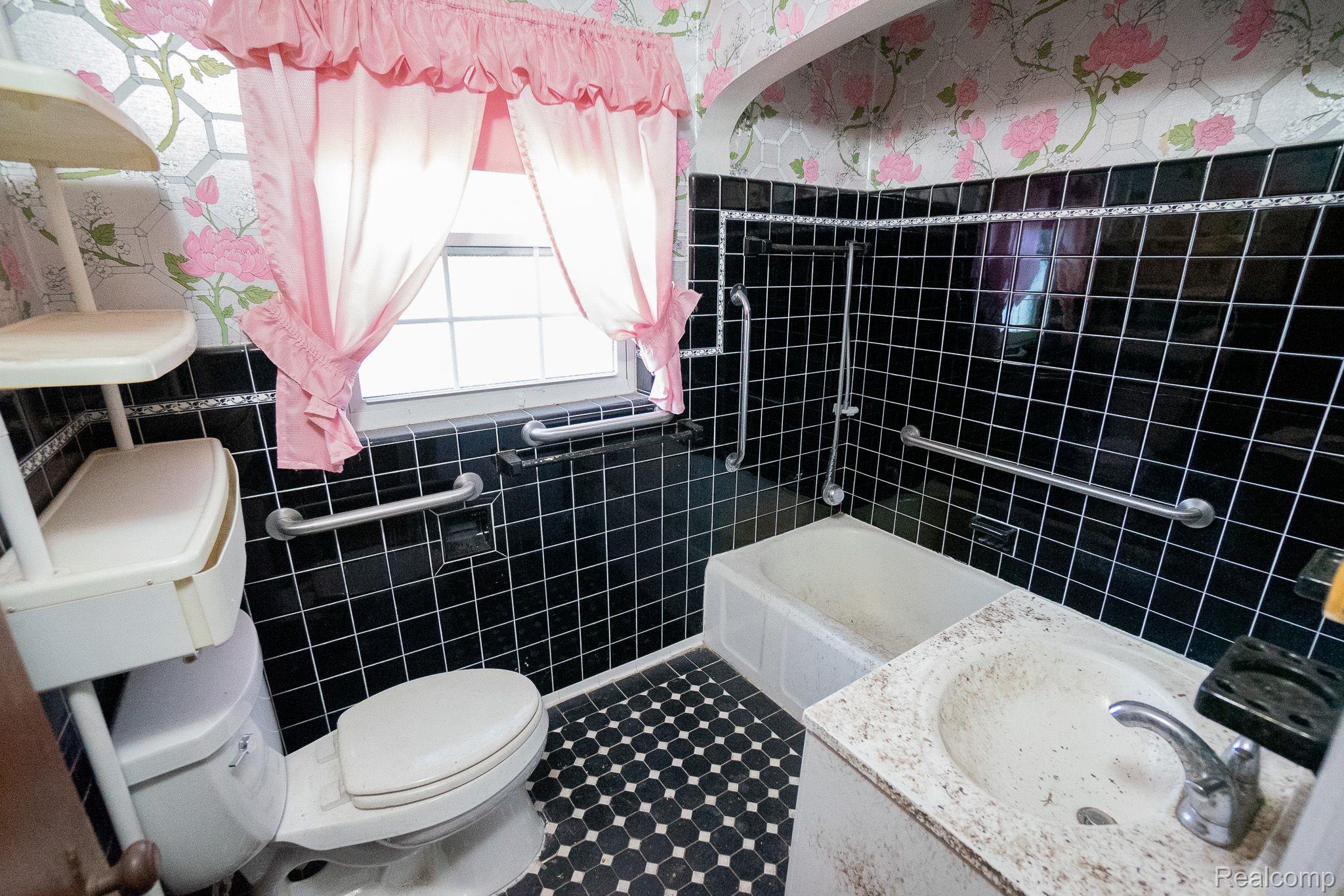 18118 SORRENTO Street