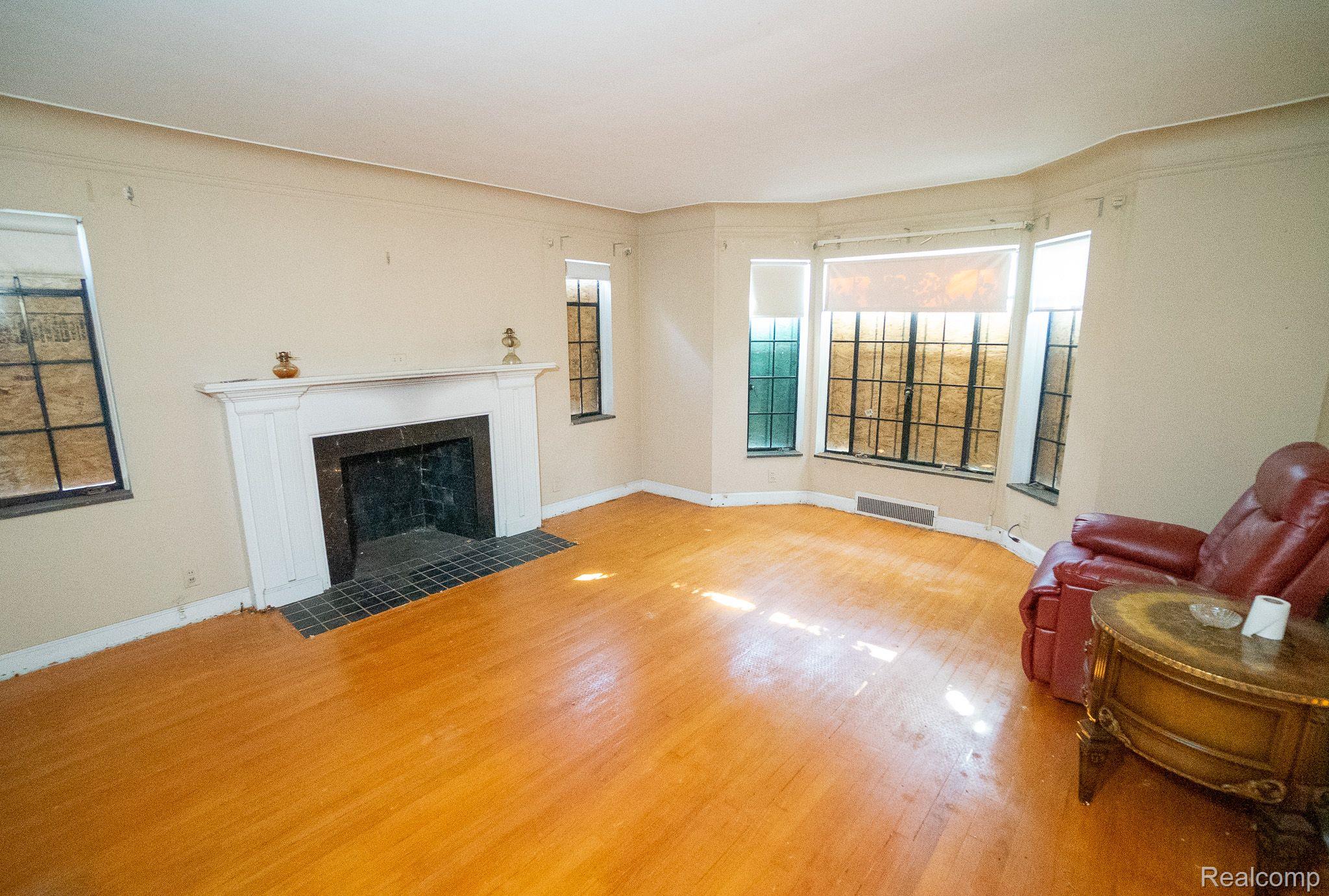 18118 SORRENTO Street