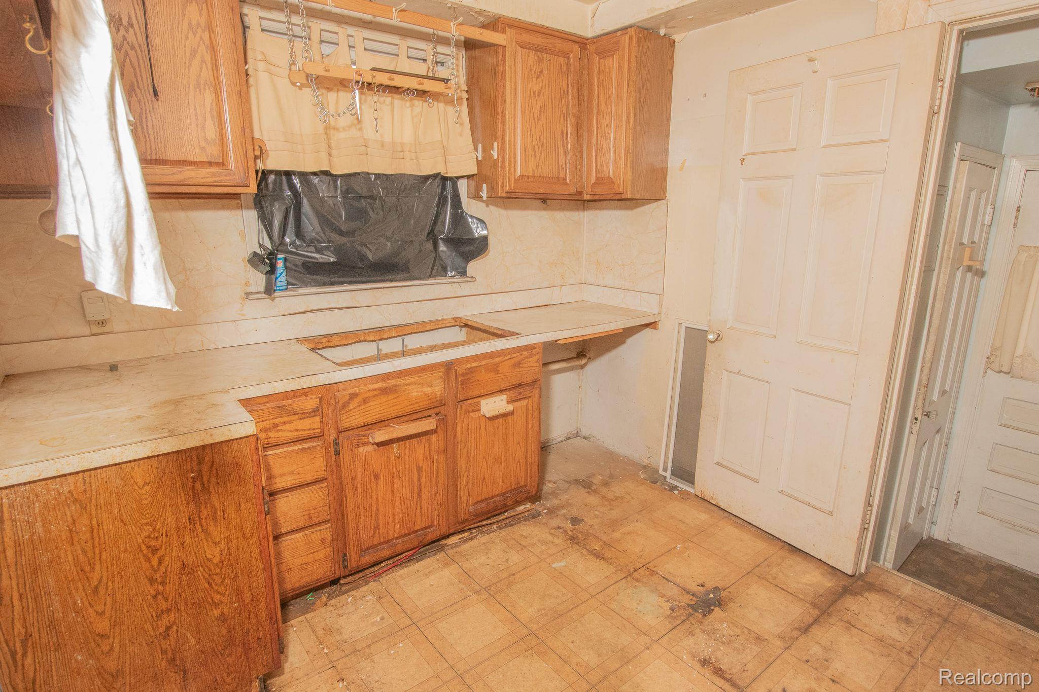 11401 GRANDVILLE Avenue