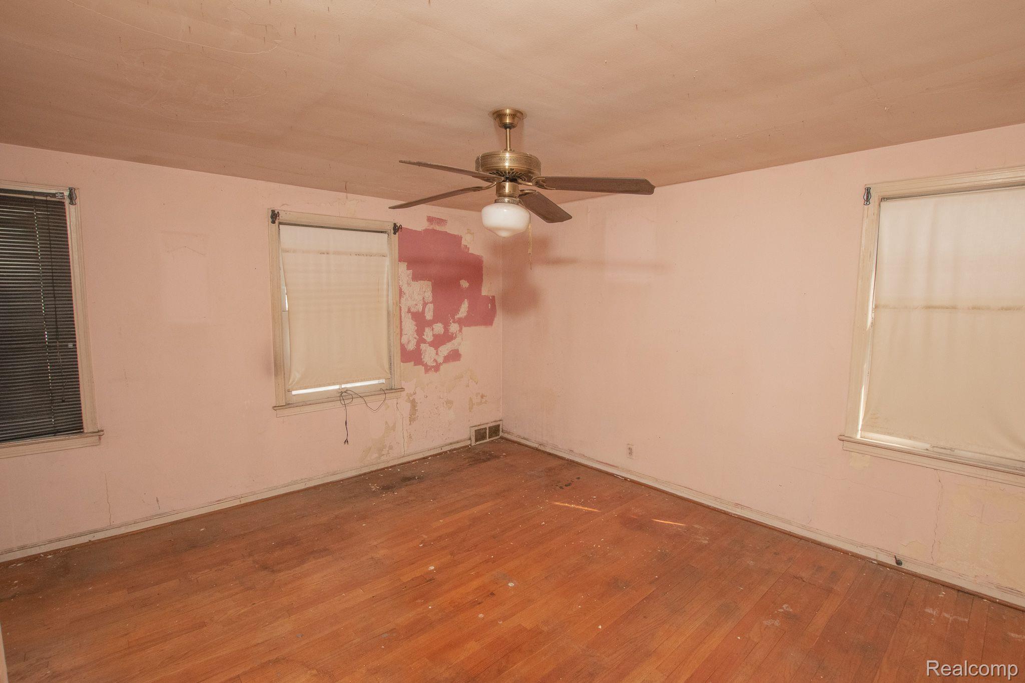 11401 GRANDVILLE Avenue