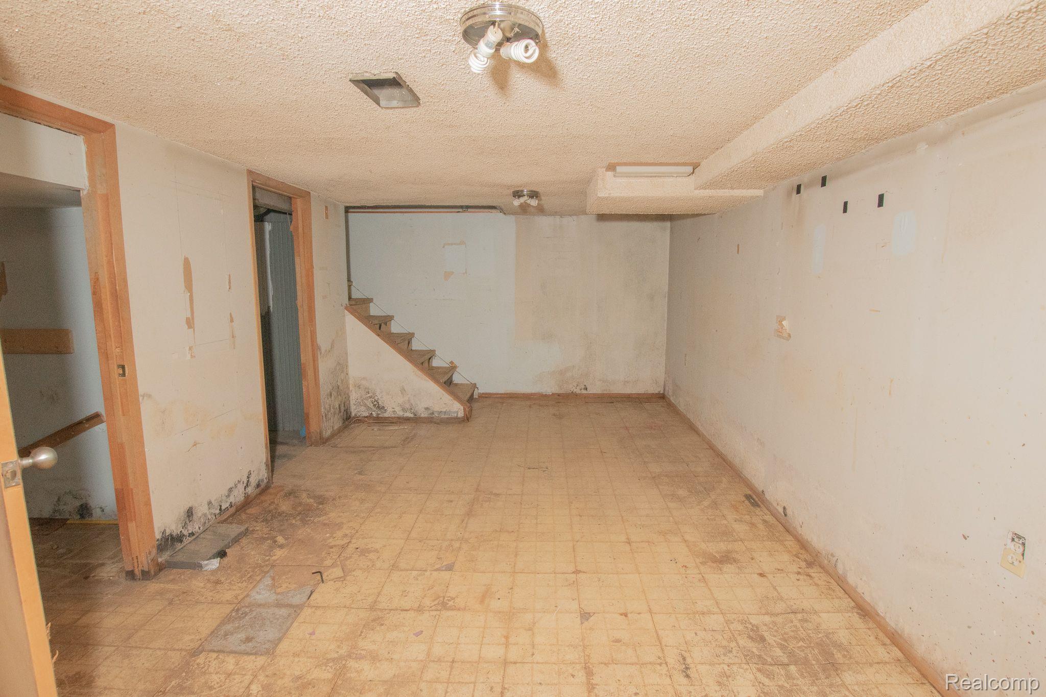 11401 GRANDVILLE Avenue