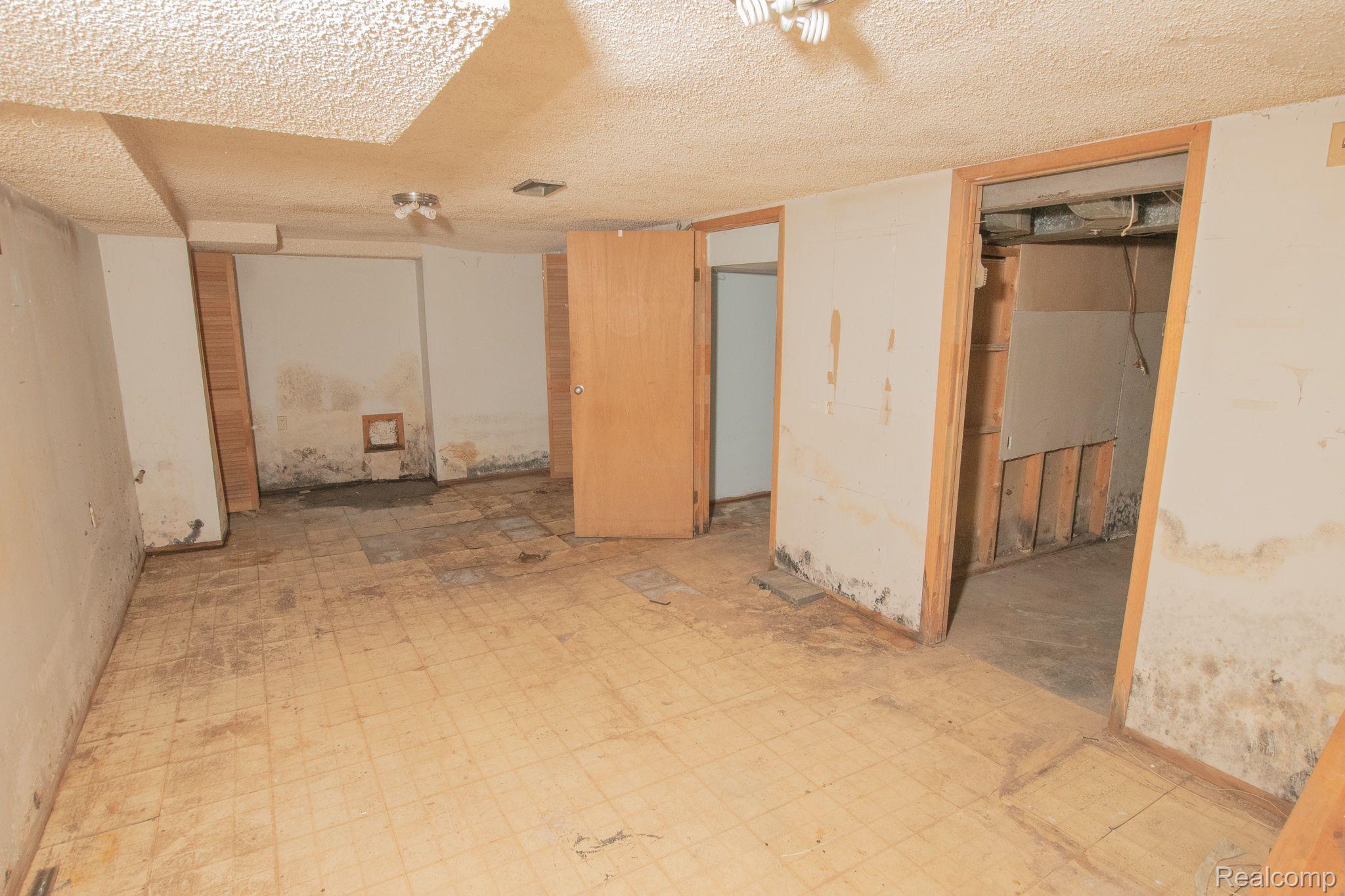 11401 GRANDVILLE Avenue