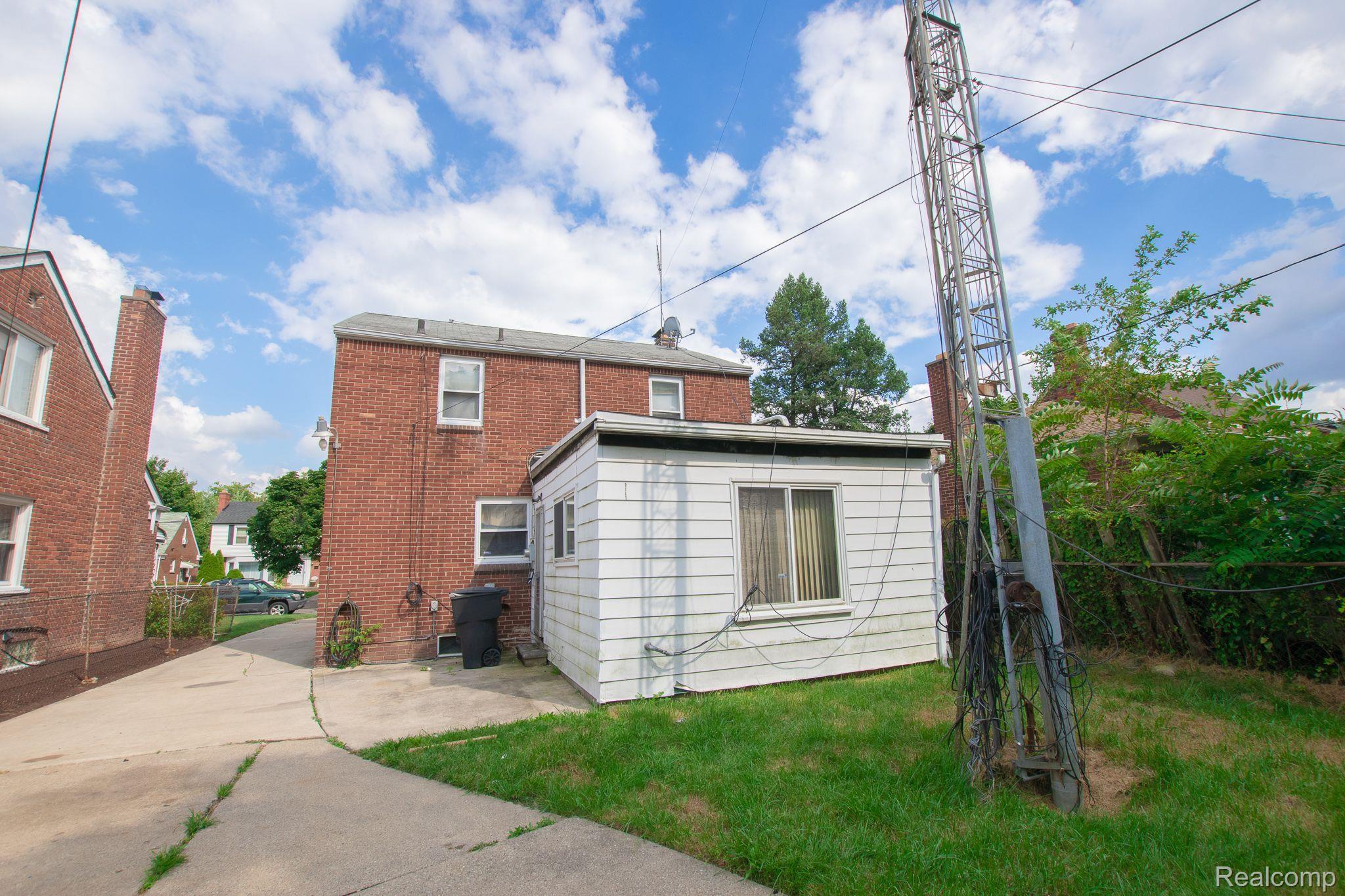 11401 GRANDVILLE Avenue