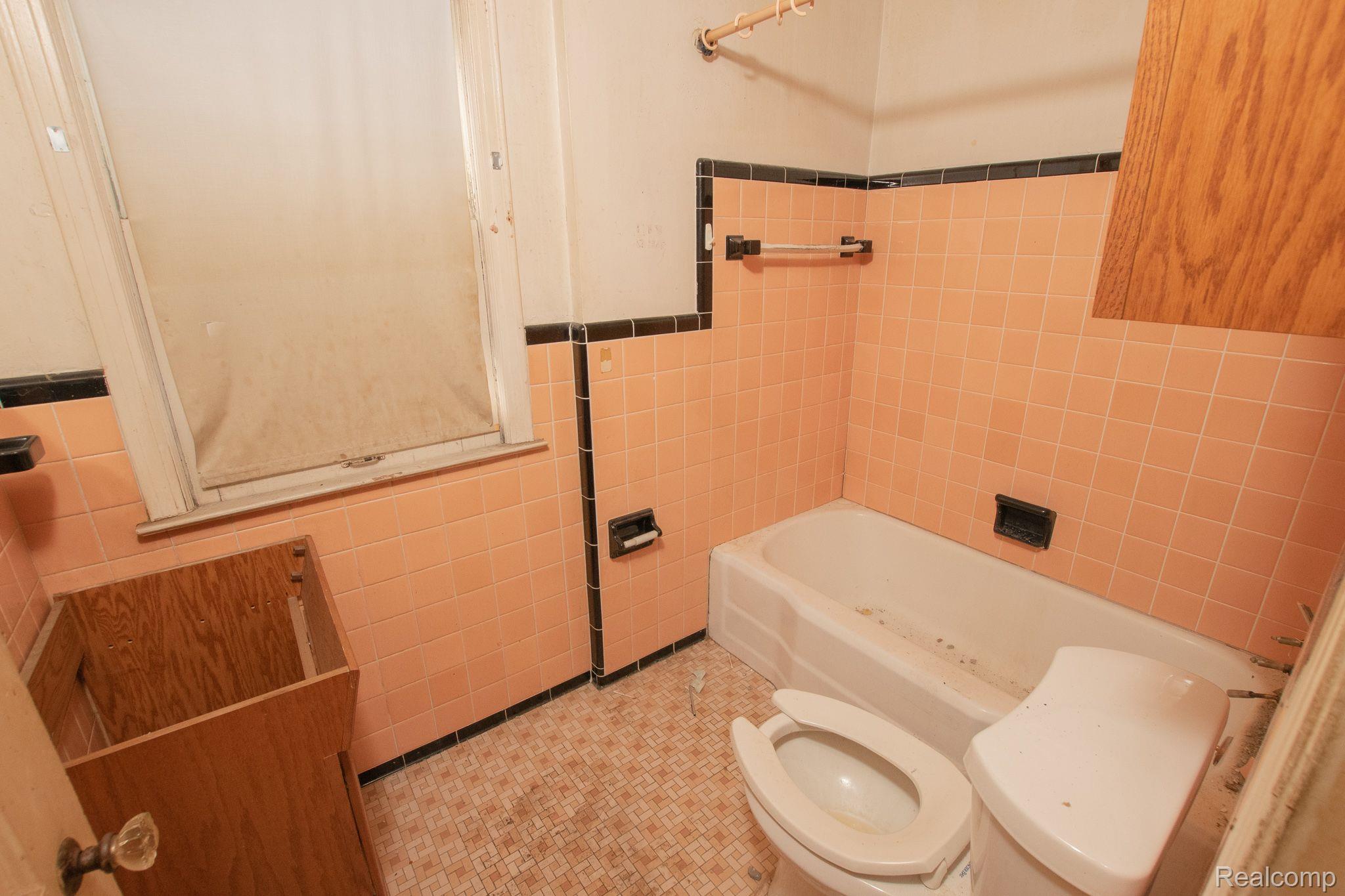 11401 GRANDVILLE Avenue