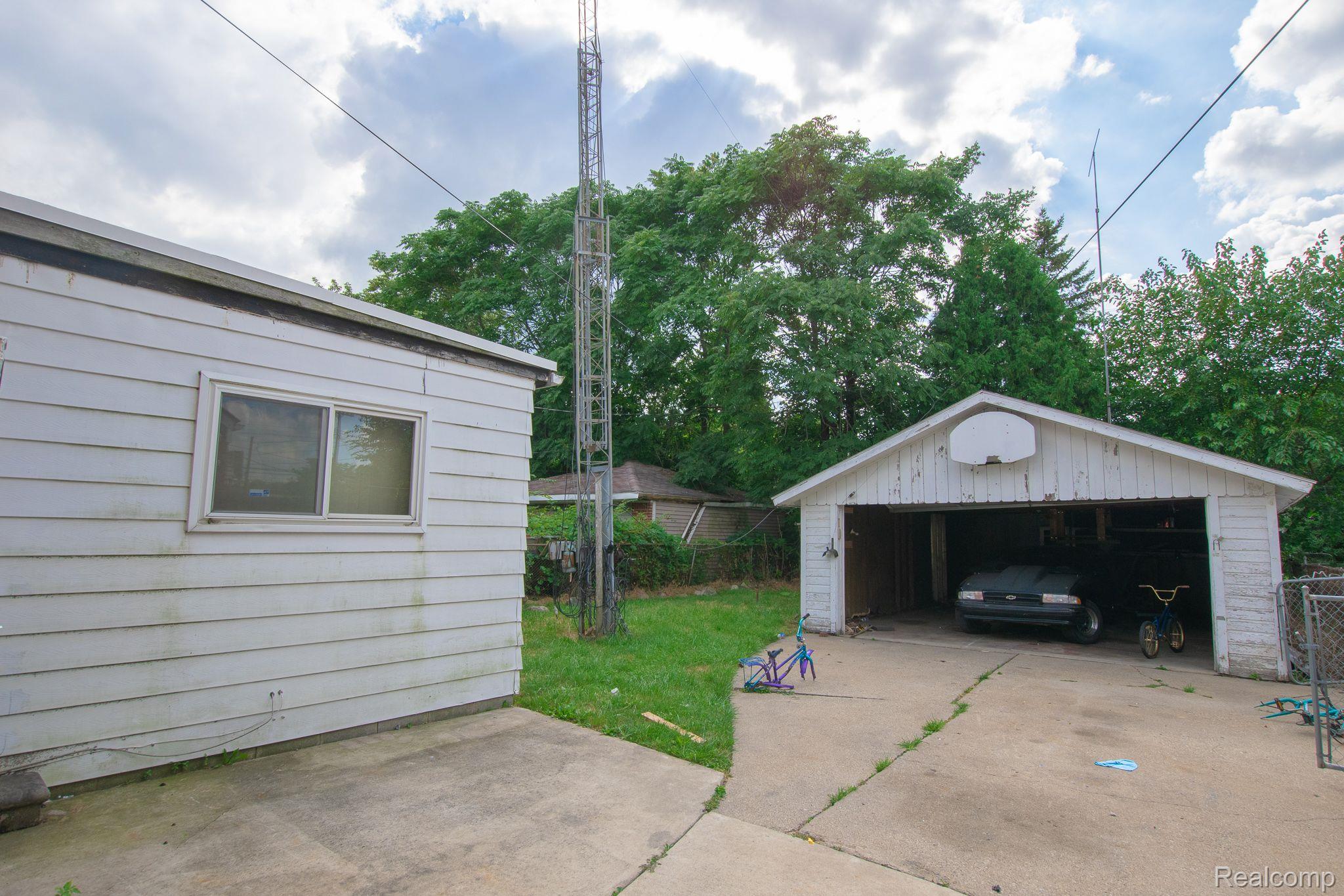 11401 GRANDVILLE Avenue