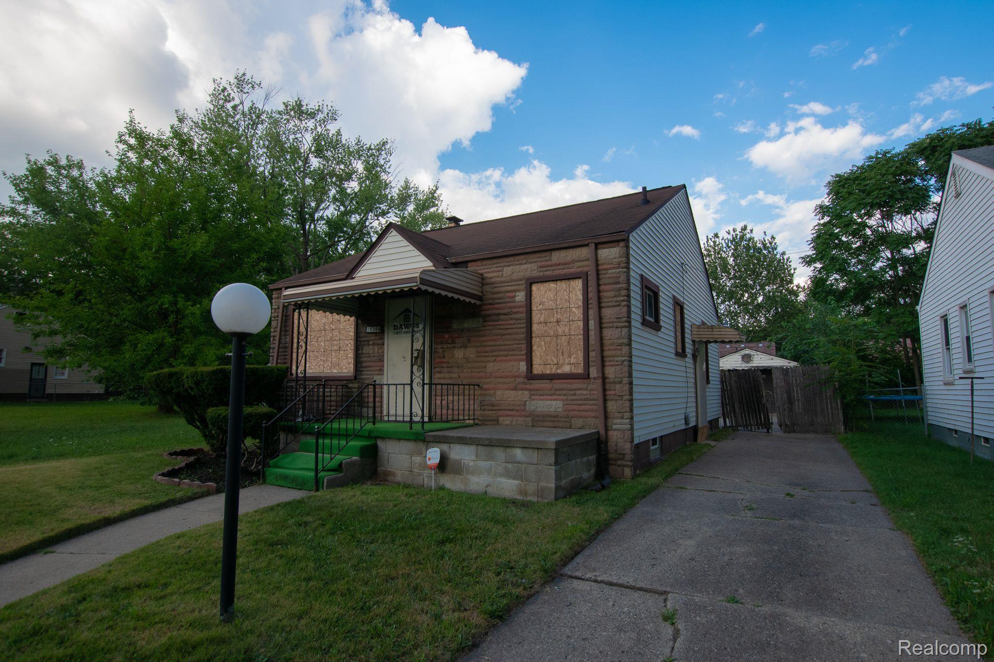 19344 DRESDEN Street