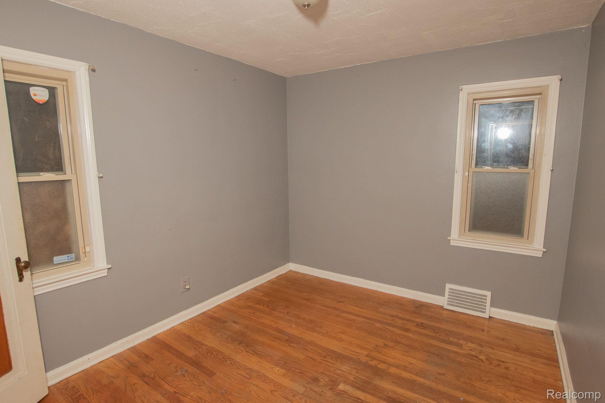 19344 DRESDEN Street