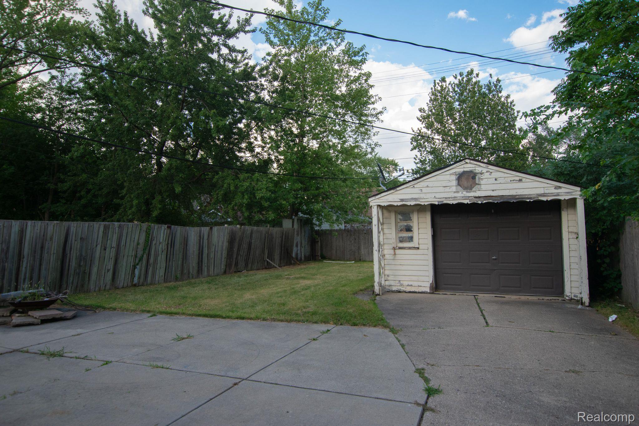 19344 DRESDEN Street