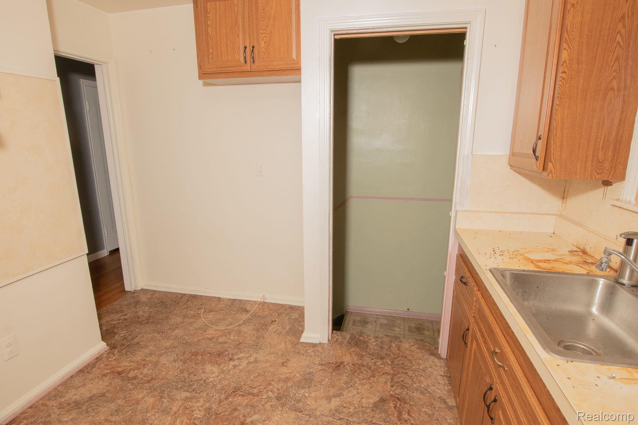 19344 DRESDEN Street