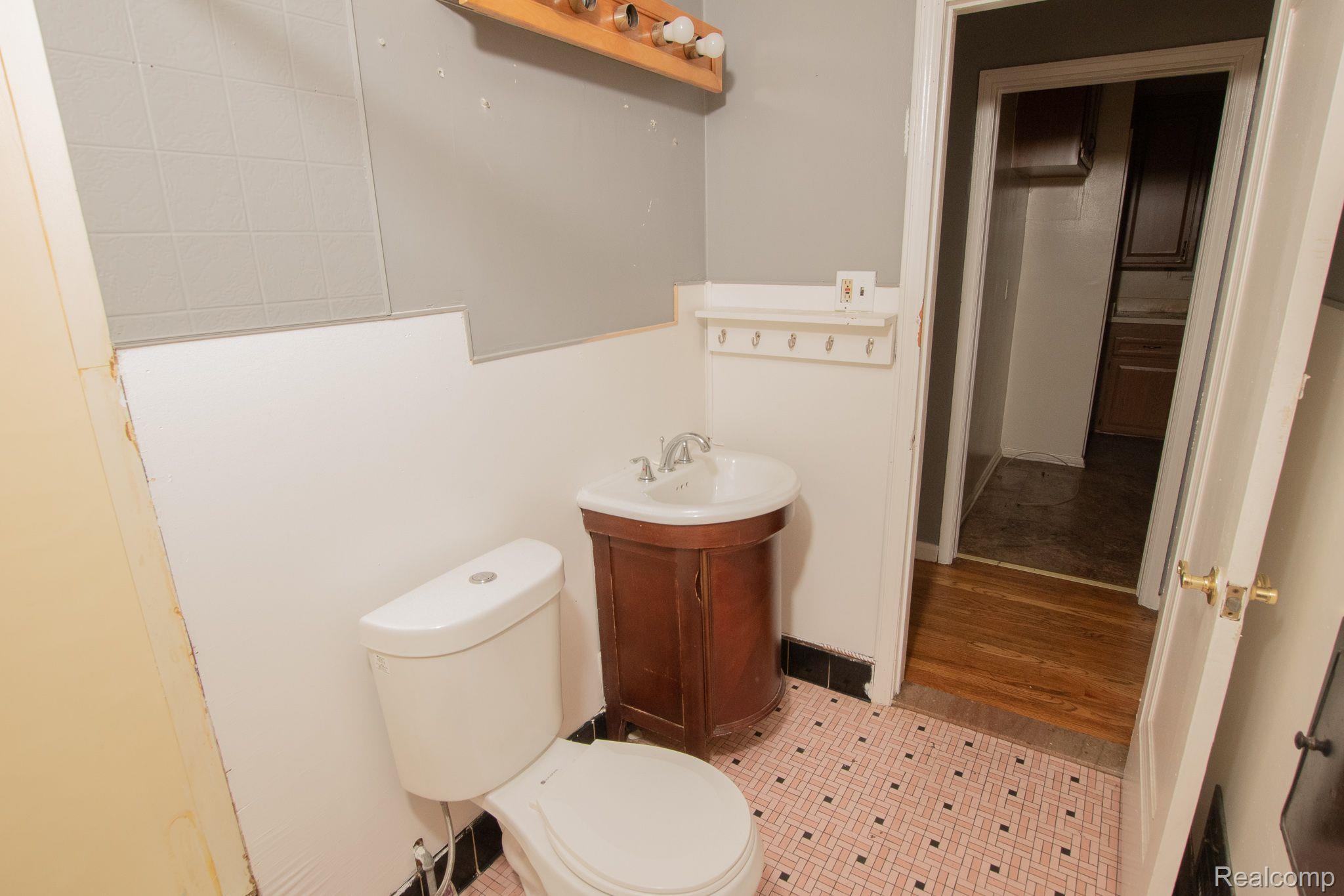 19344 DRESDEN Street