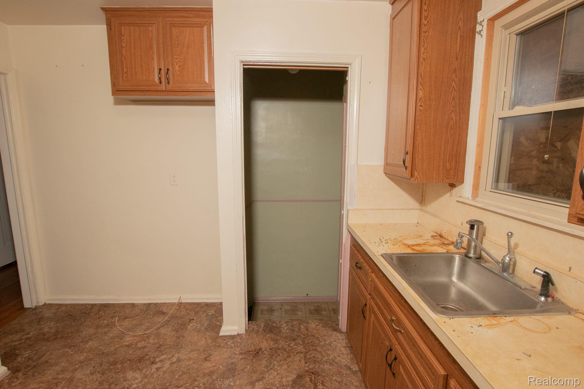 19344 DRESDEN Street