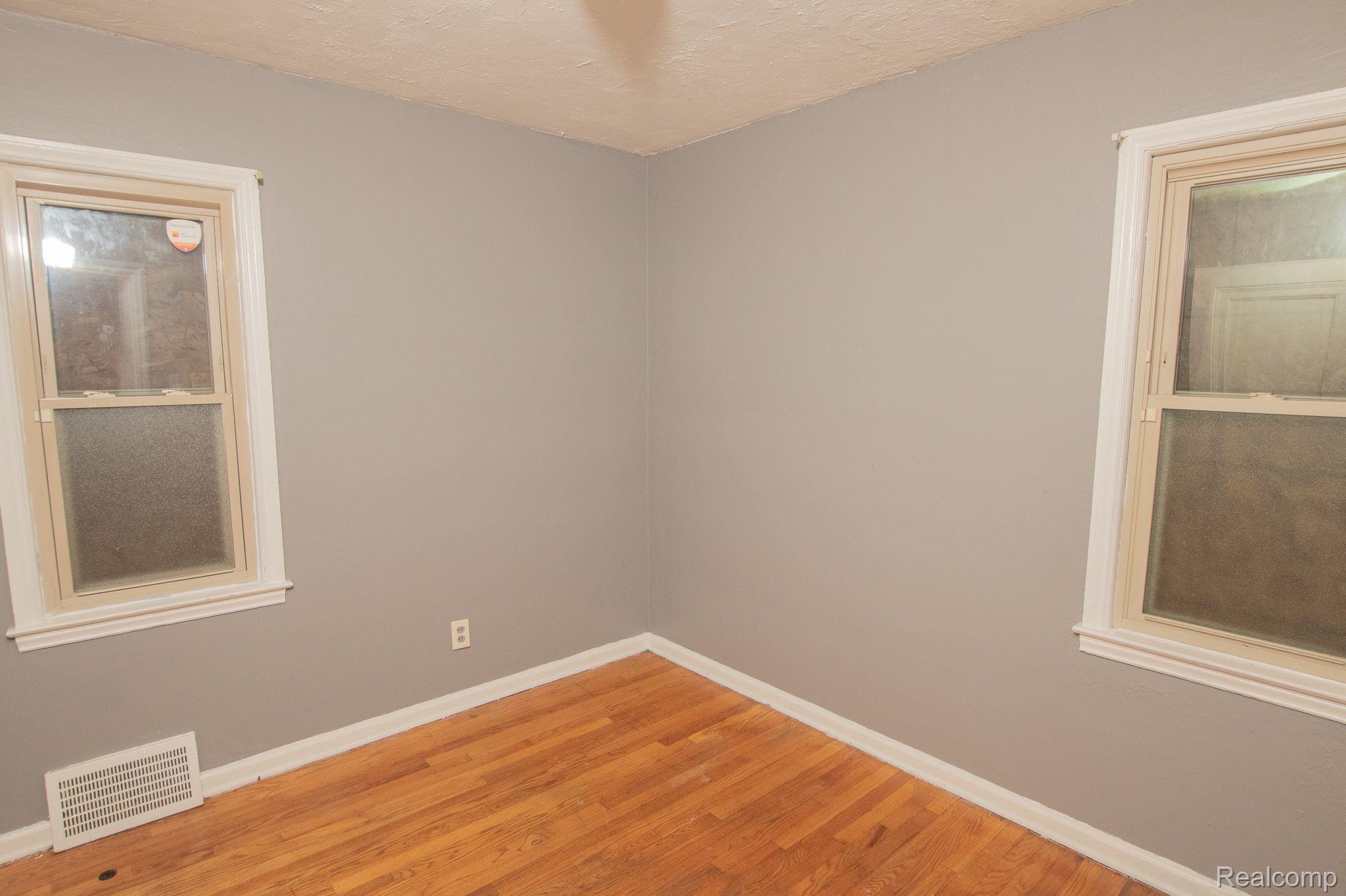 19344 DRESDEN Street