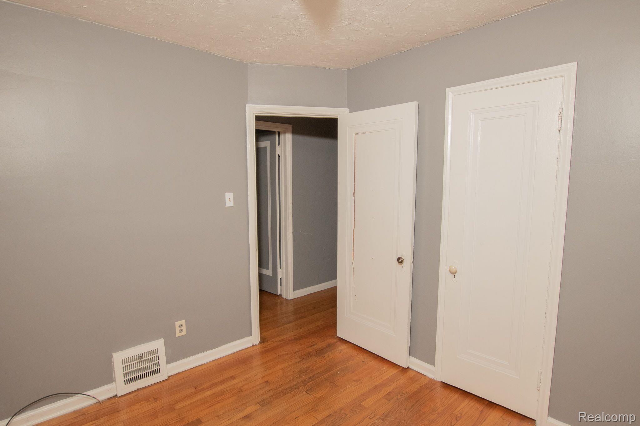 19344 DRESDEN Street