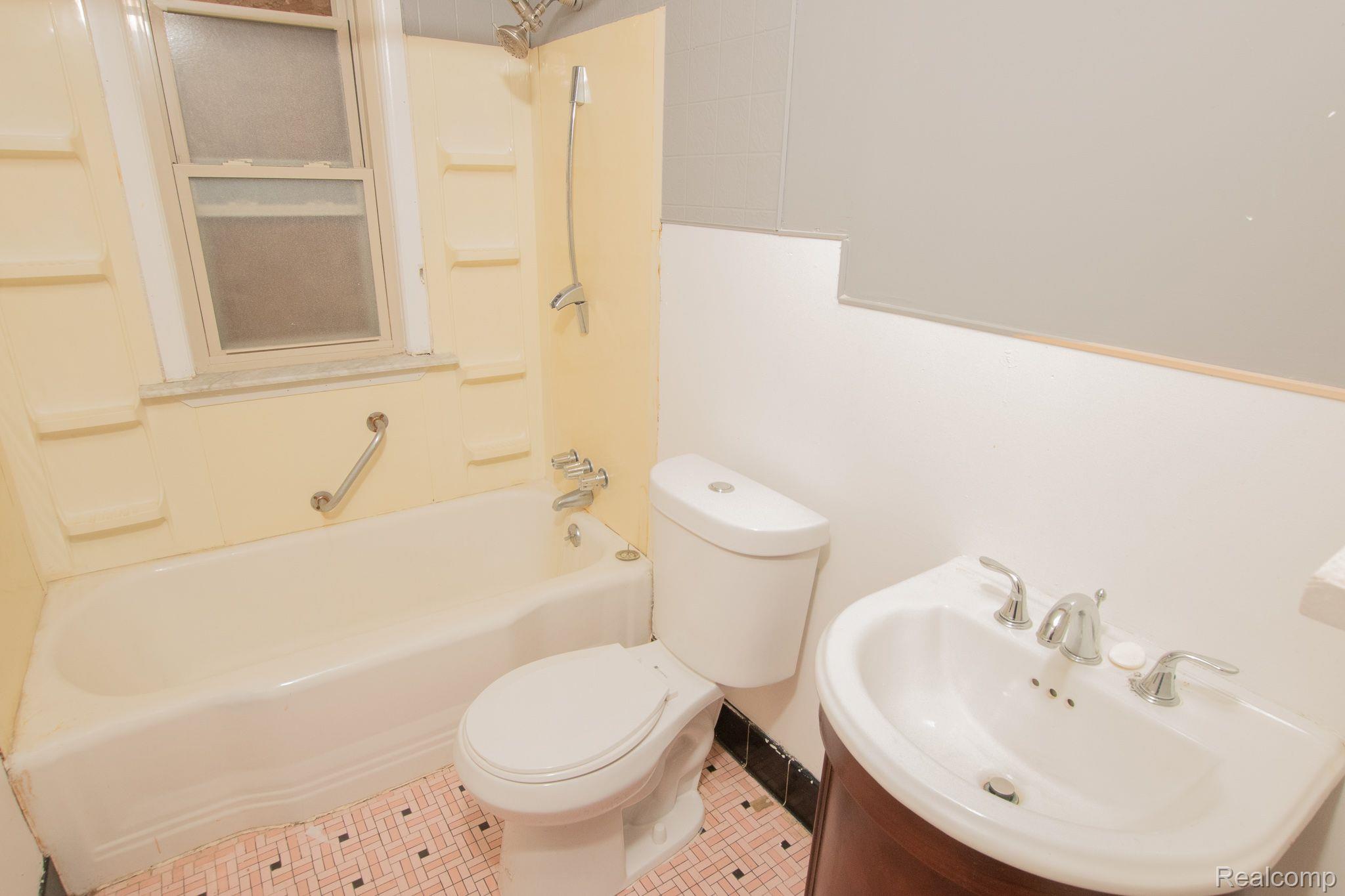 19344 DRESDEN Street