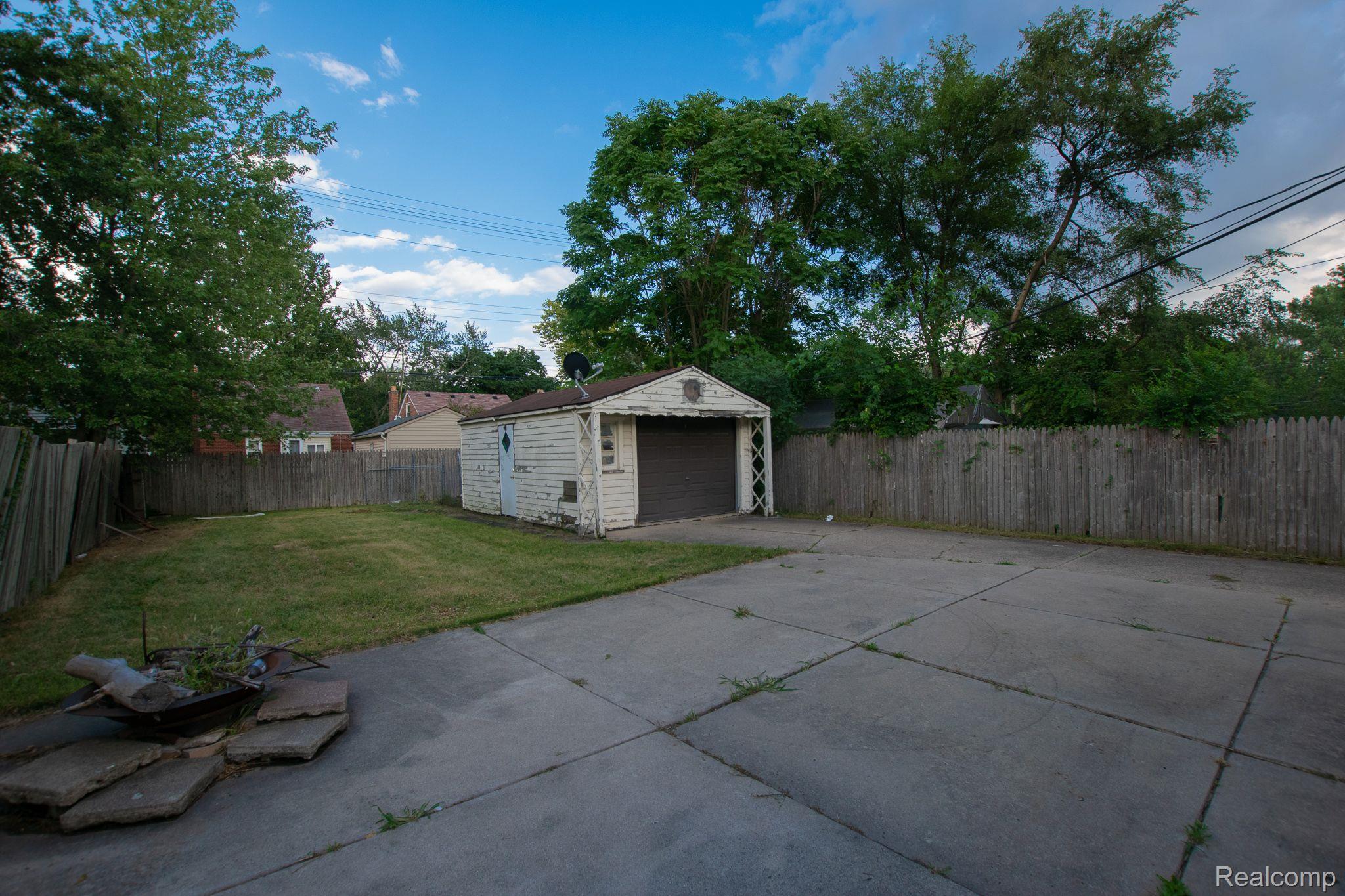 19344 DRESDEN Street