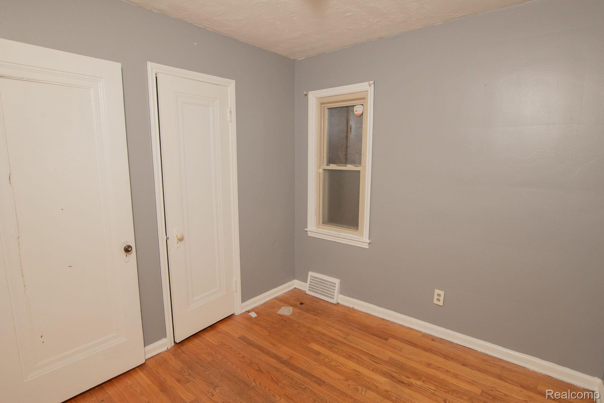 19344 DRESDEN Street