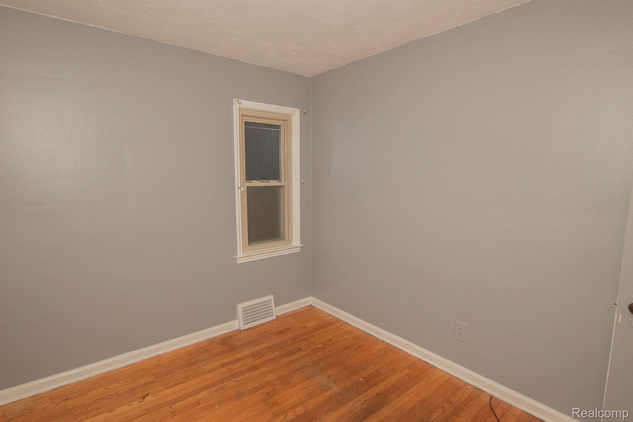 19344 DRESDEN Street