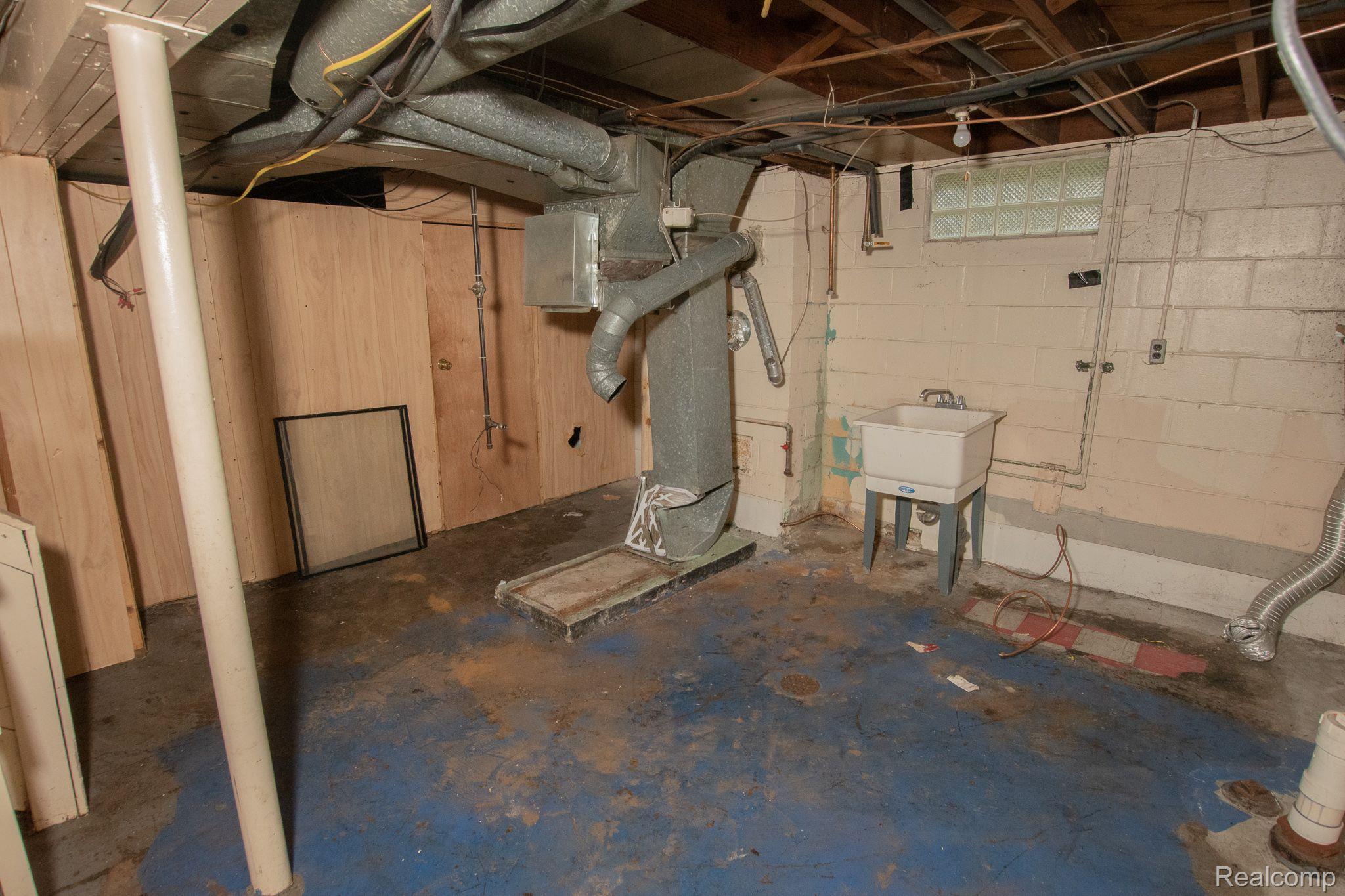 19344 DRESDEN Street