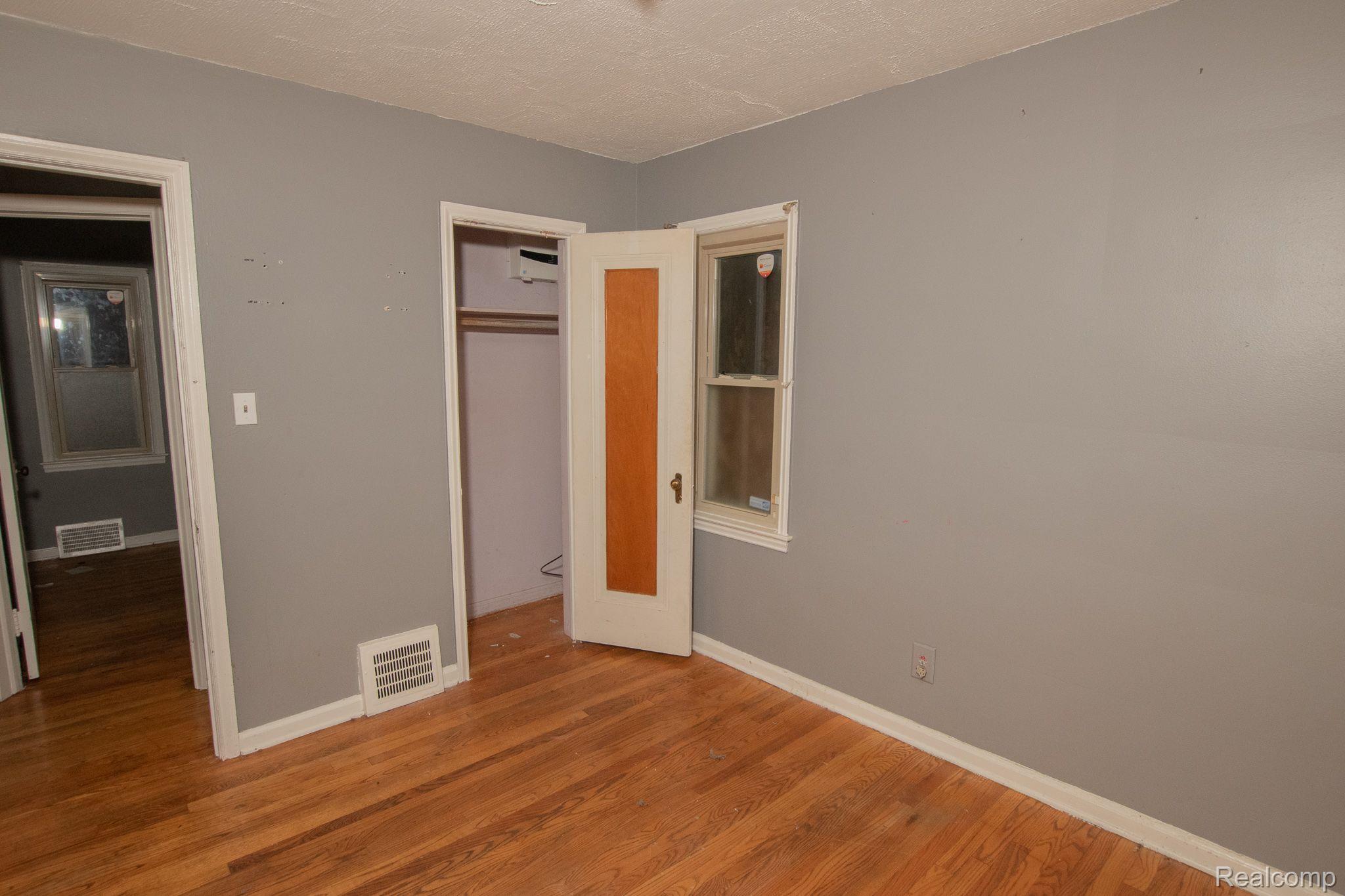 19344 DRESDEN Street