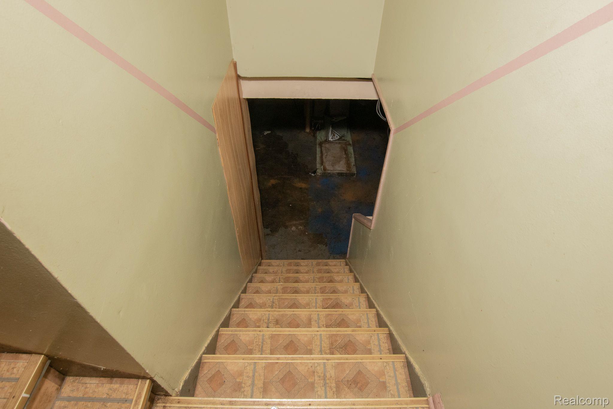 19344 DRESDEN Street