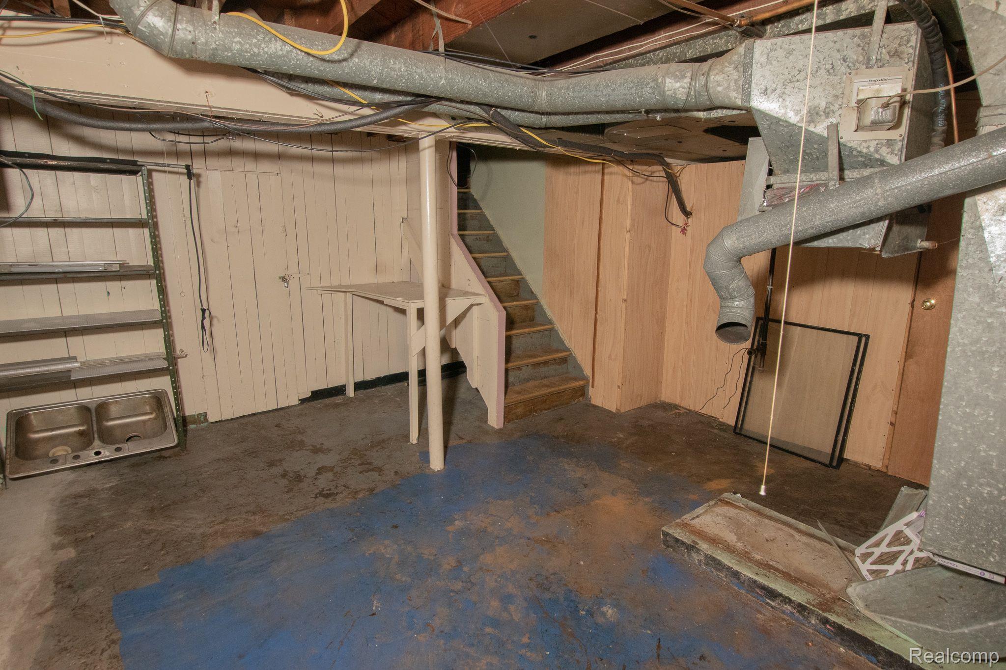 19344 DRESDEN Street