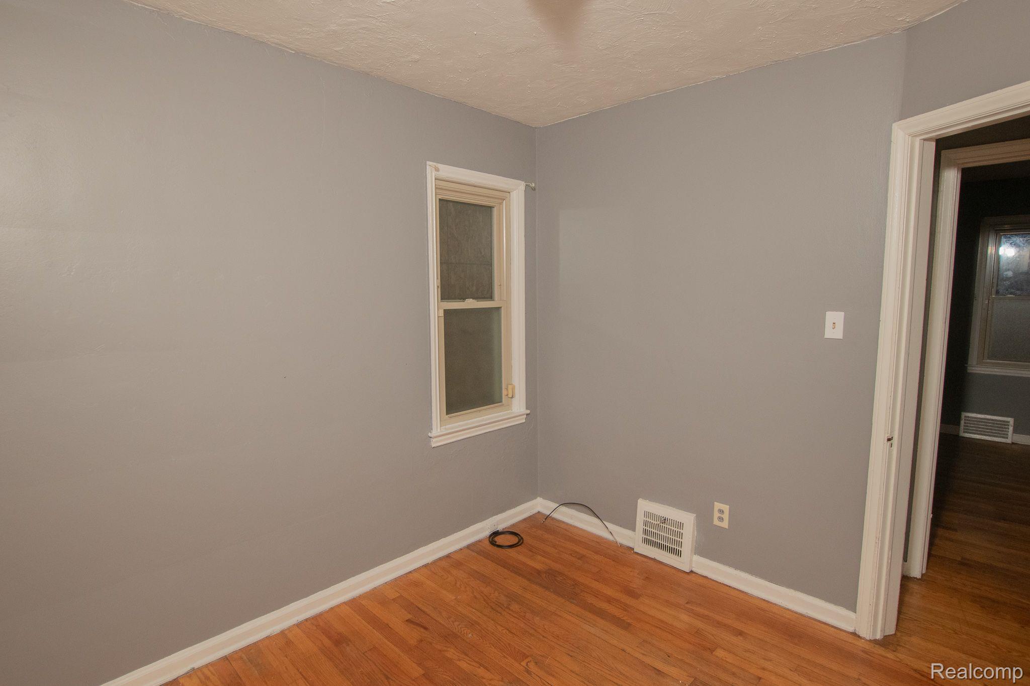 19344 DRESDEN Street