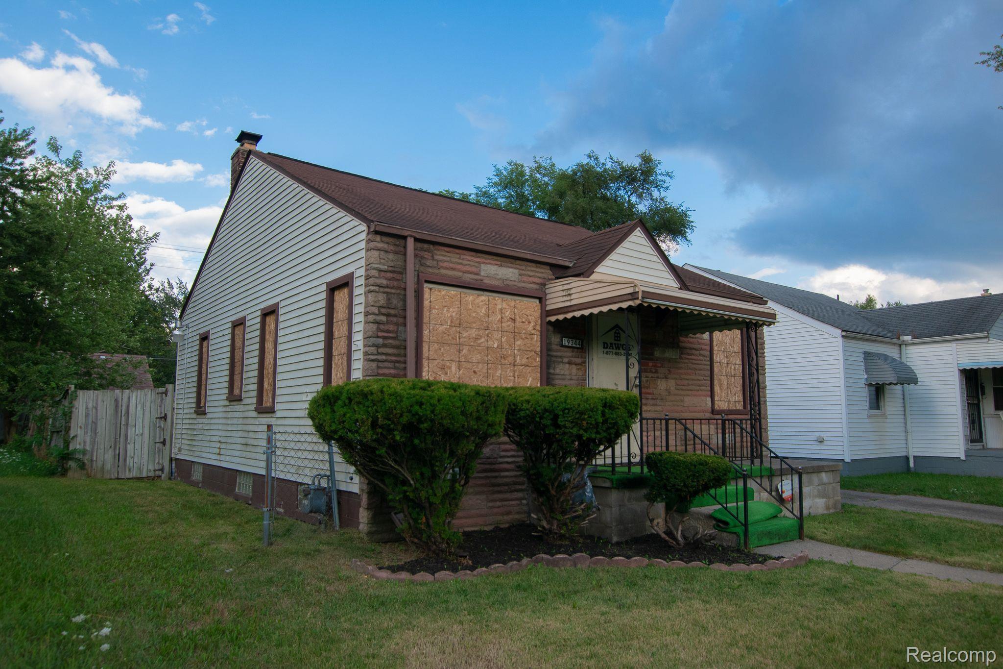 19344 DRESDEN Street