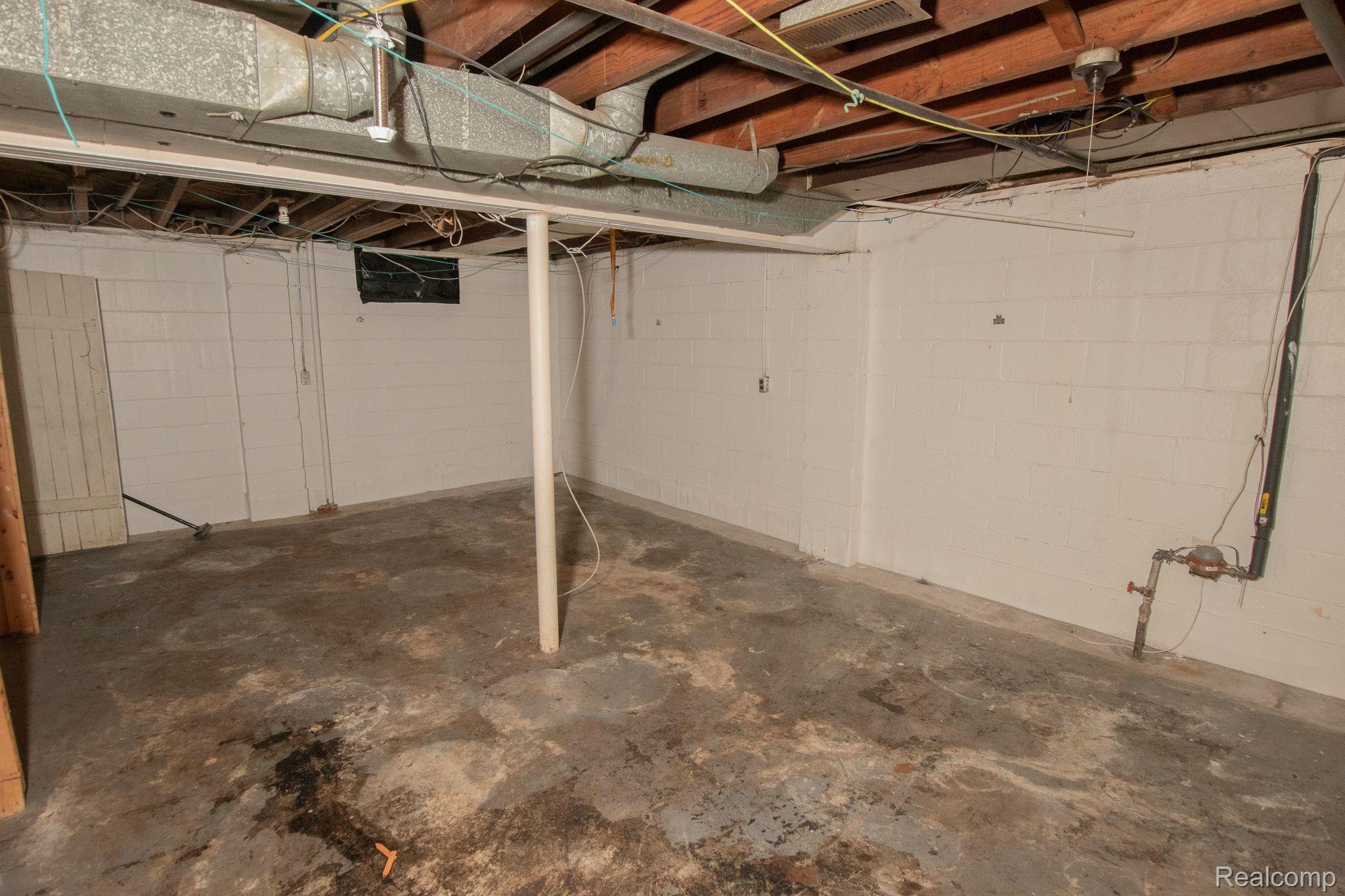 19344 DRESDEN Street