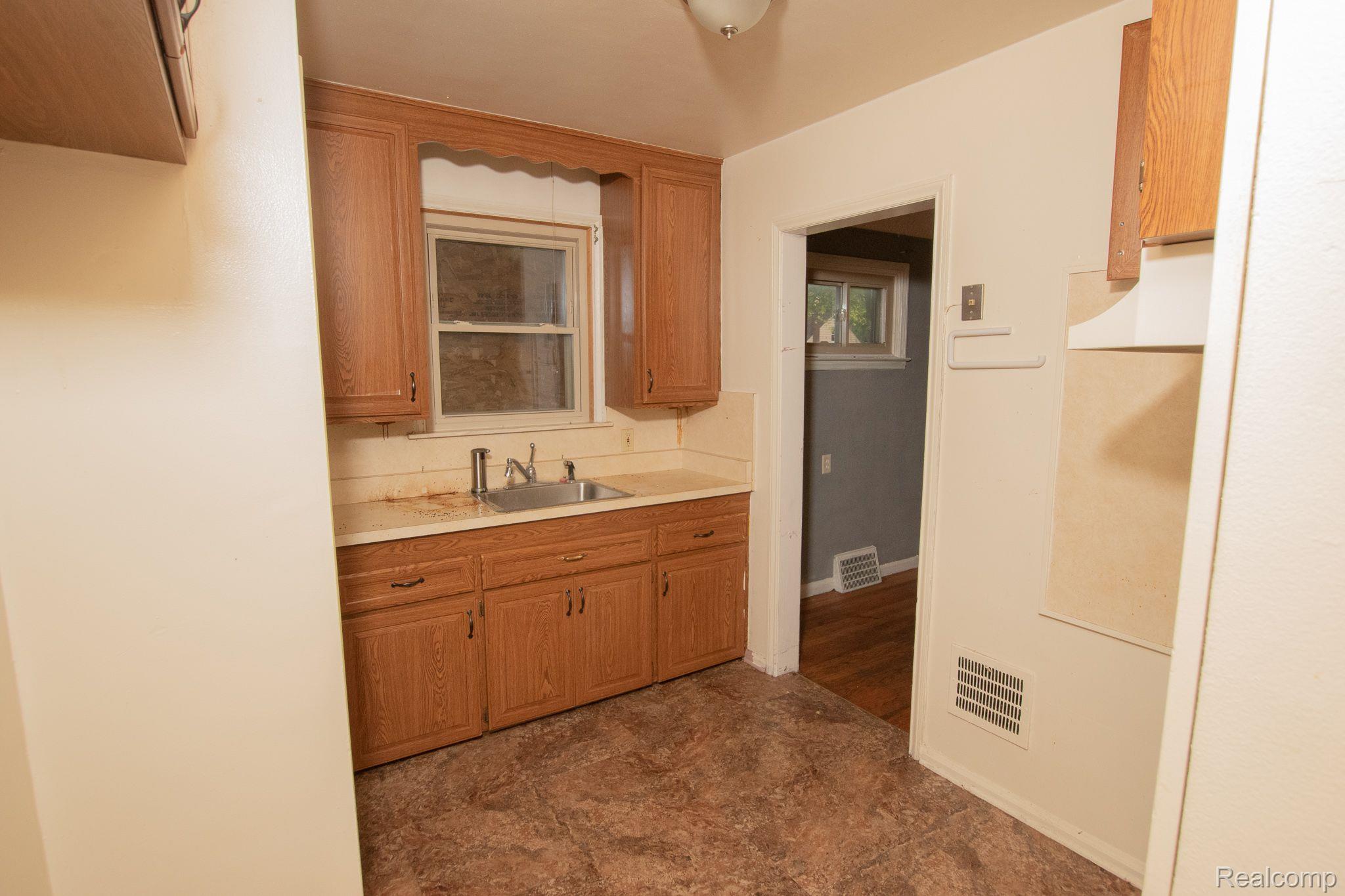 19344 DRESDEN Street