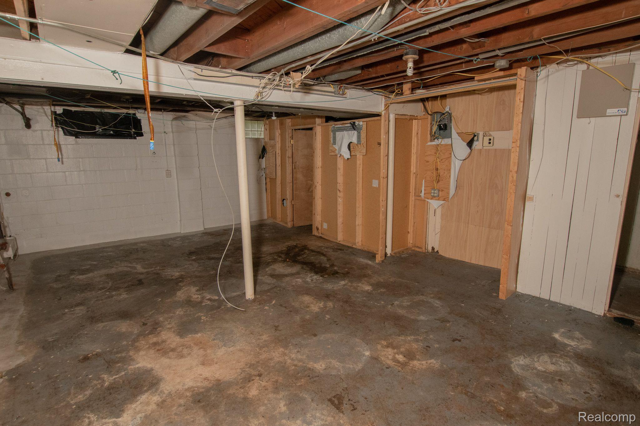 19344 DRESDEN Street