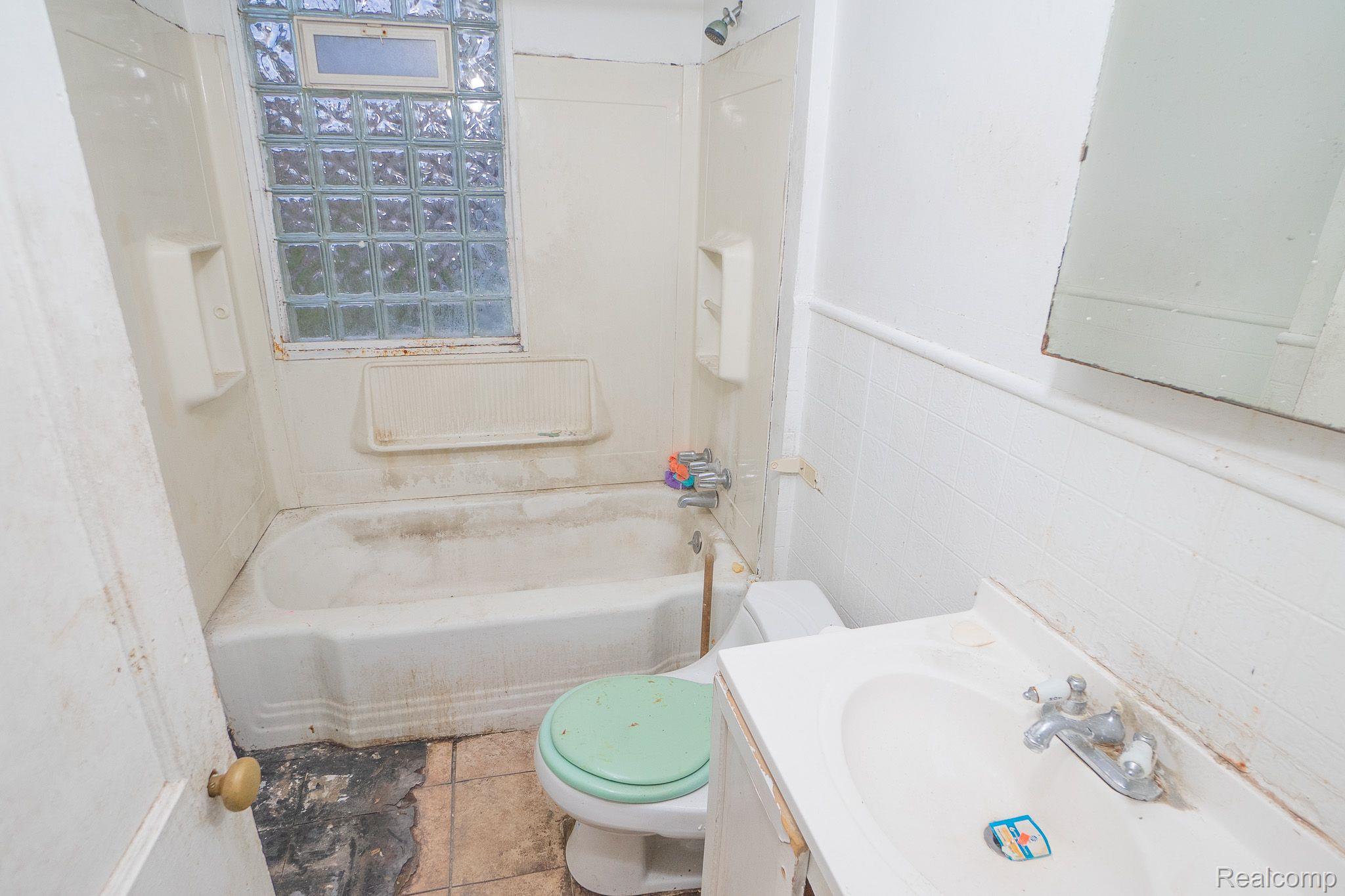 19222 RIOPELLE Street