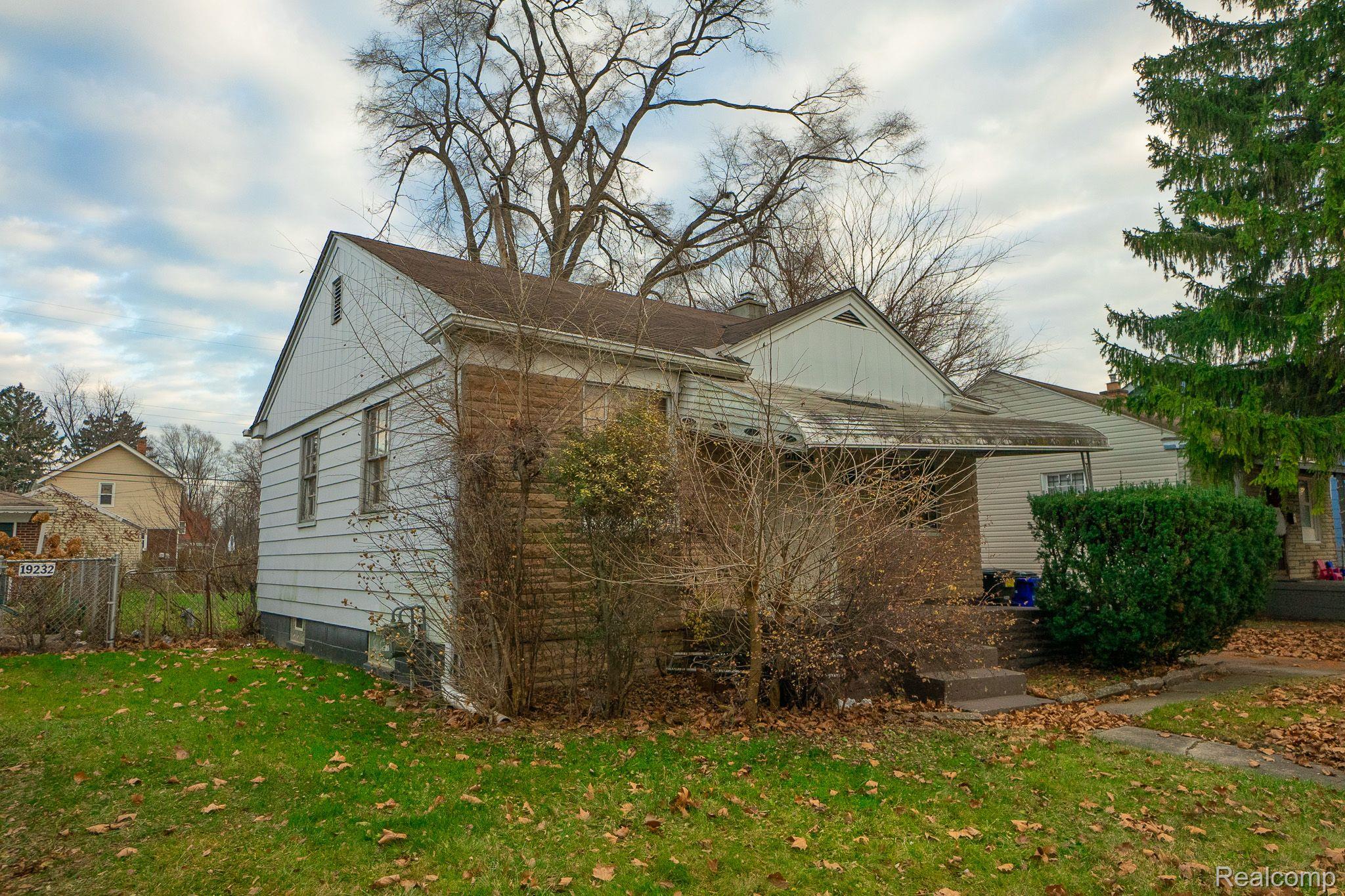 19222 RIOPELLE Street