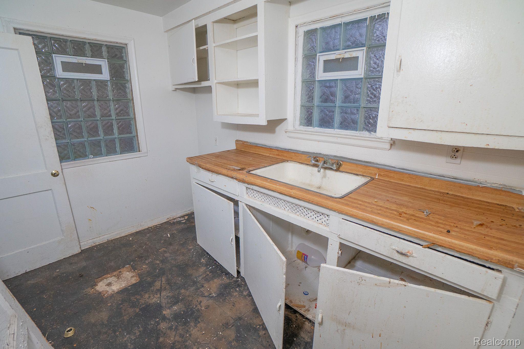 19222 RIOPELLE Street