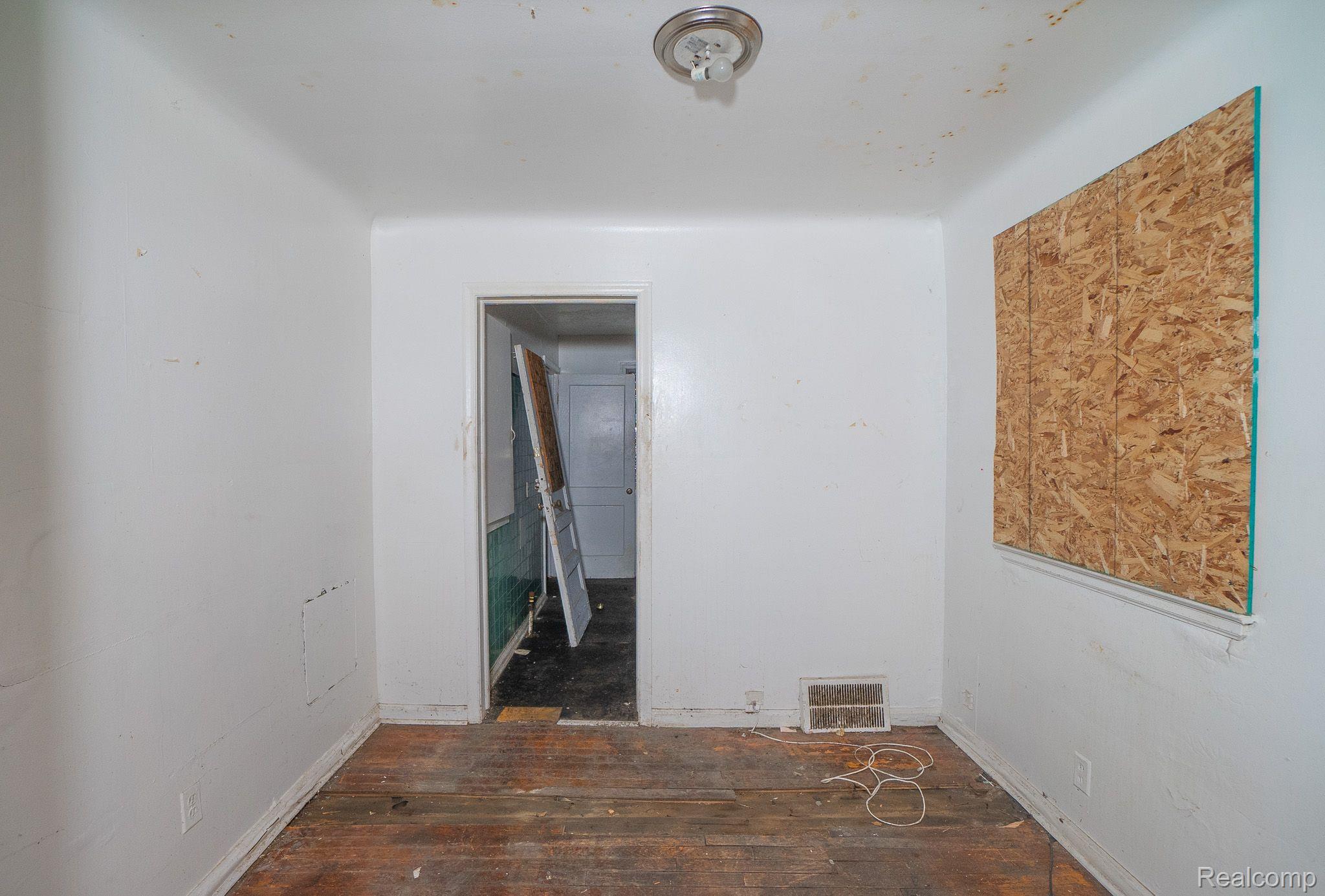 19222 RIOPELLE Street