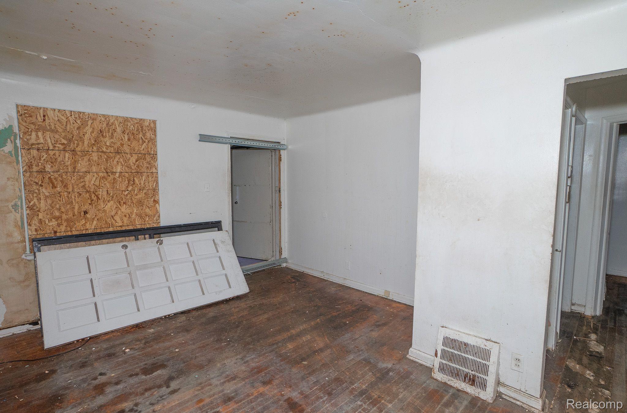 19222 RIOPELLE Street