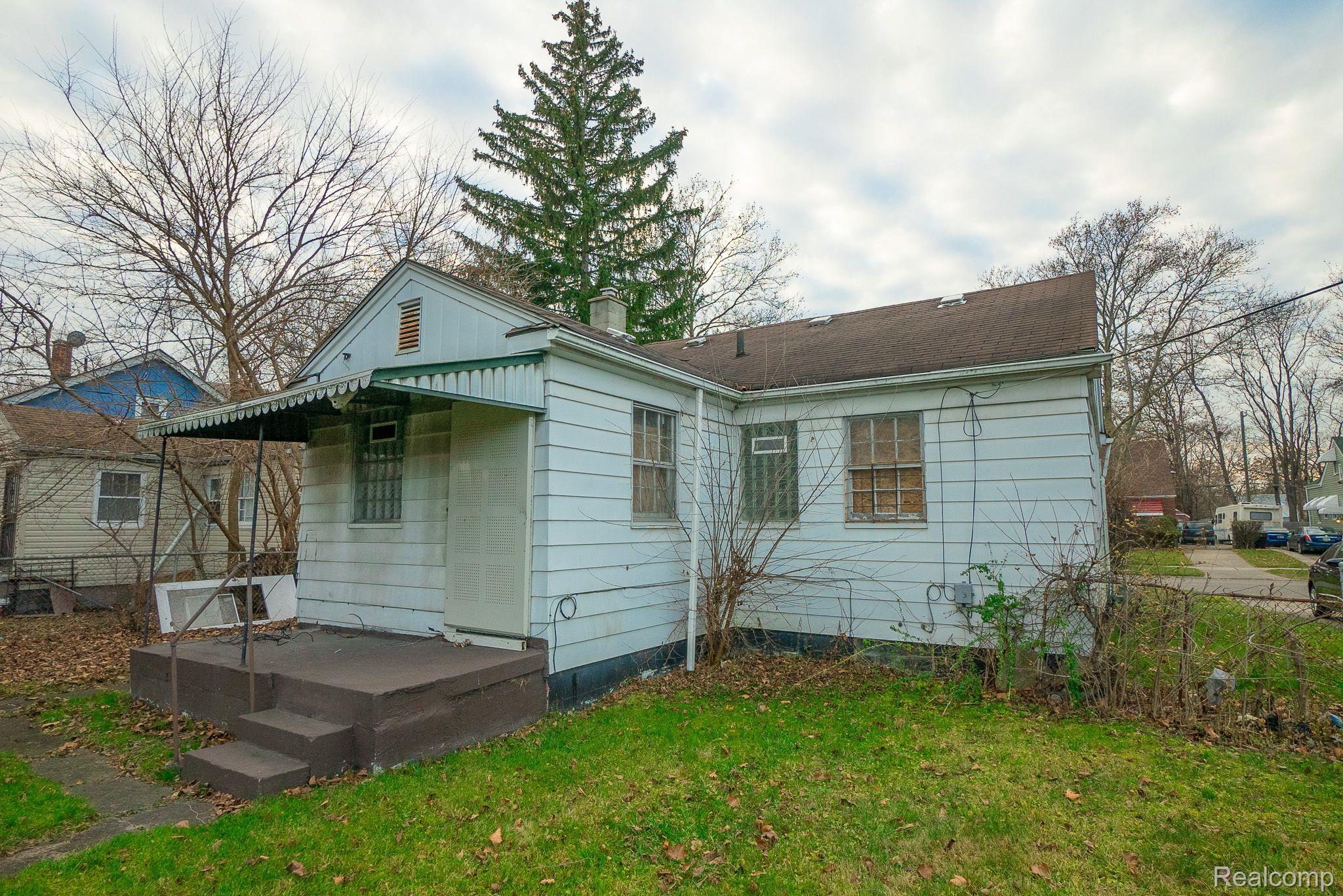 19222 RIOPELLE Street