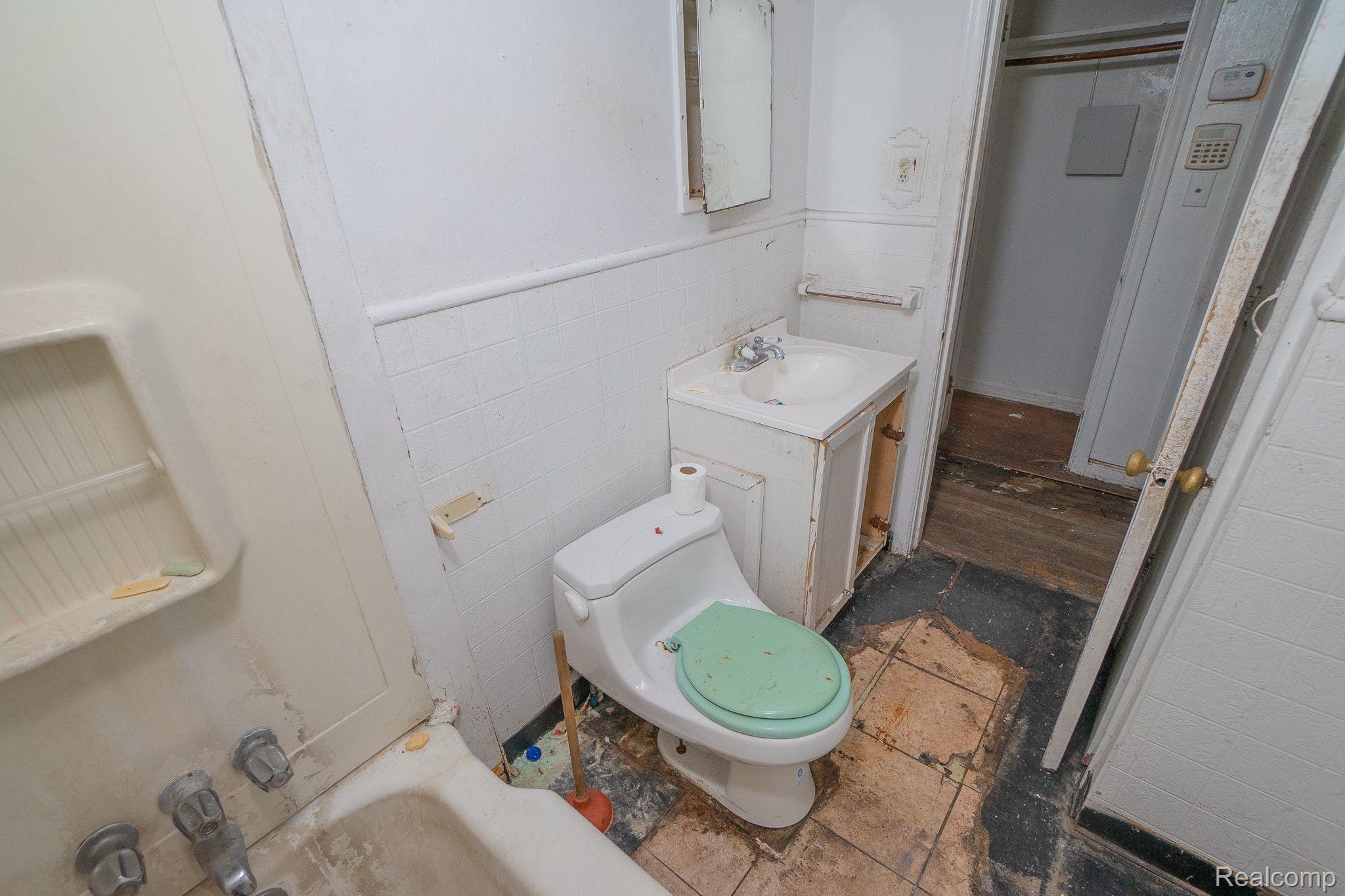 19222 RIOPELLE Street