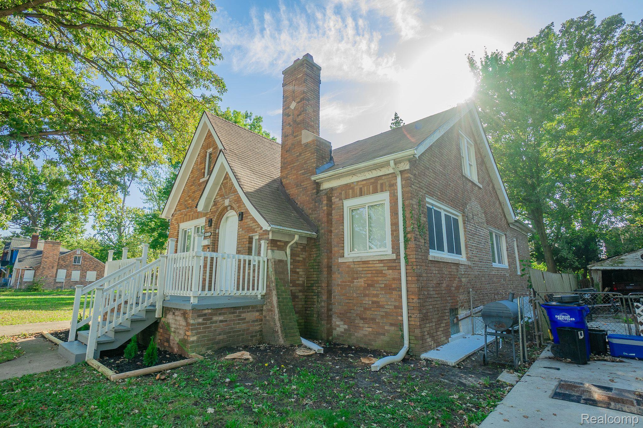 4821 BUCKINGHAM Avenue