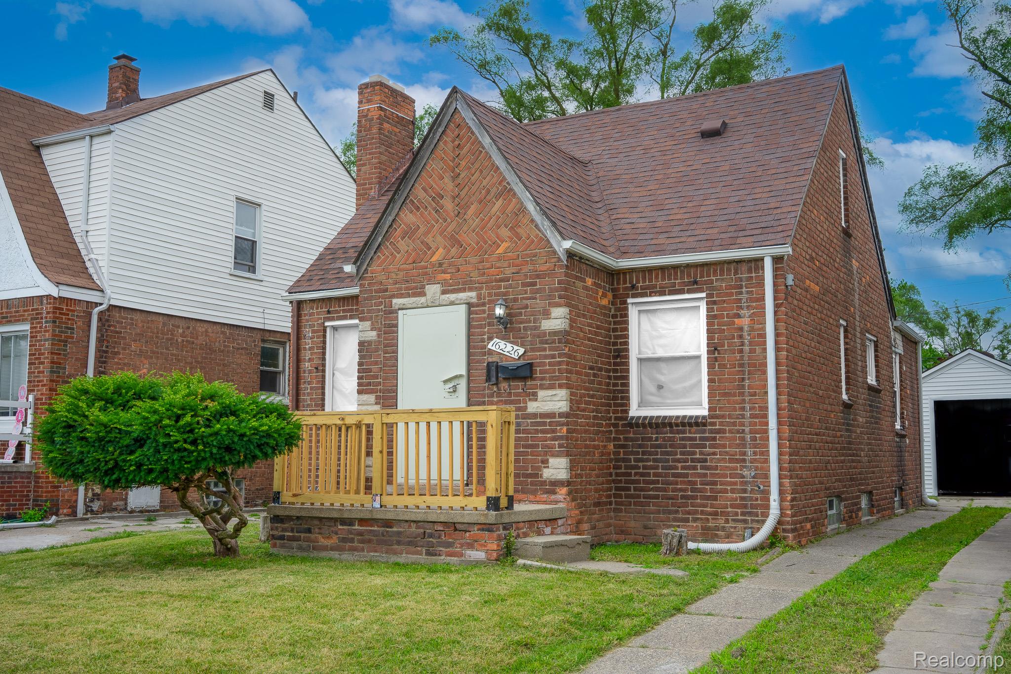 16226 MARK TWAIN Street