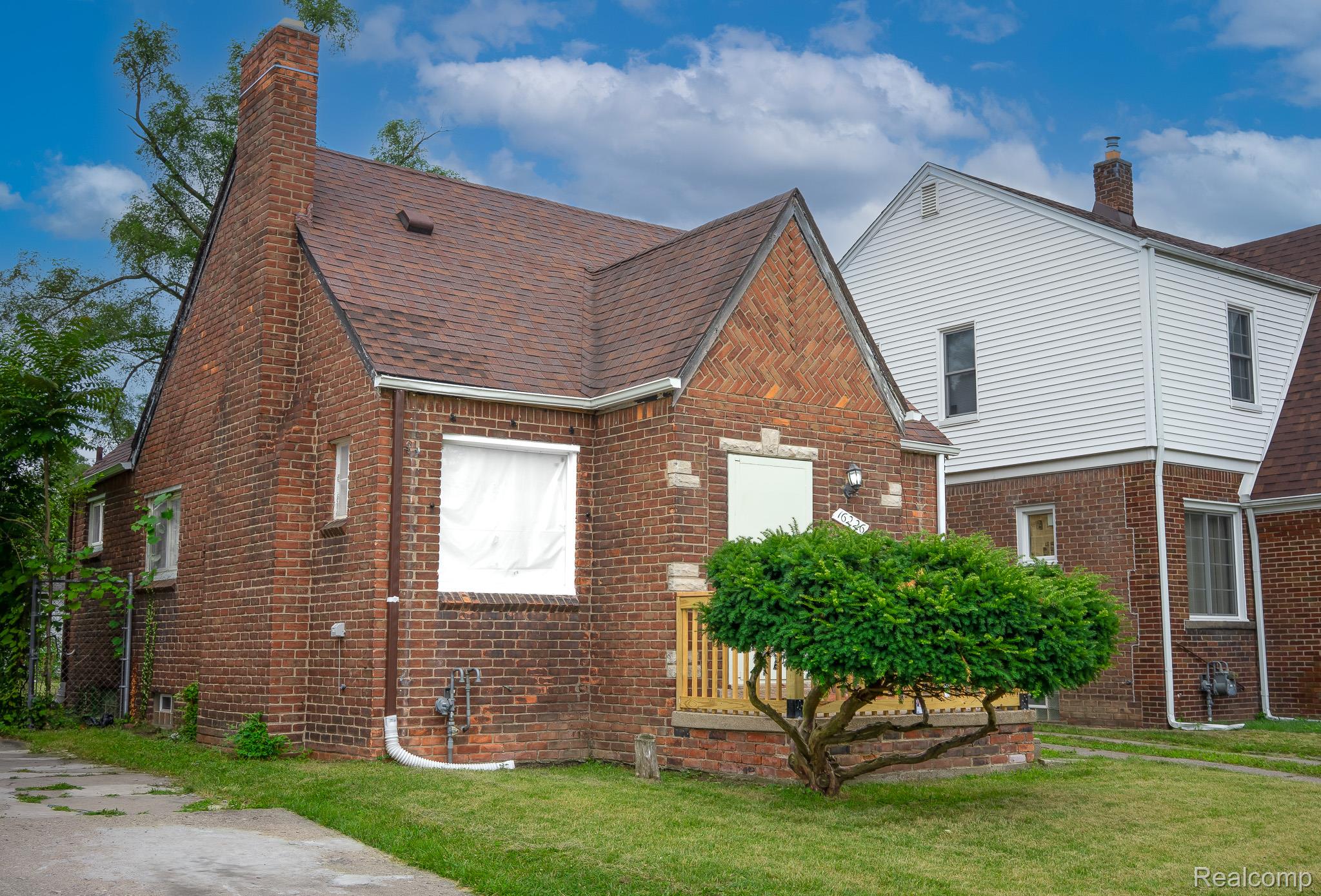 16226 MARK TWAIN Street