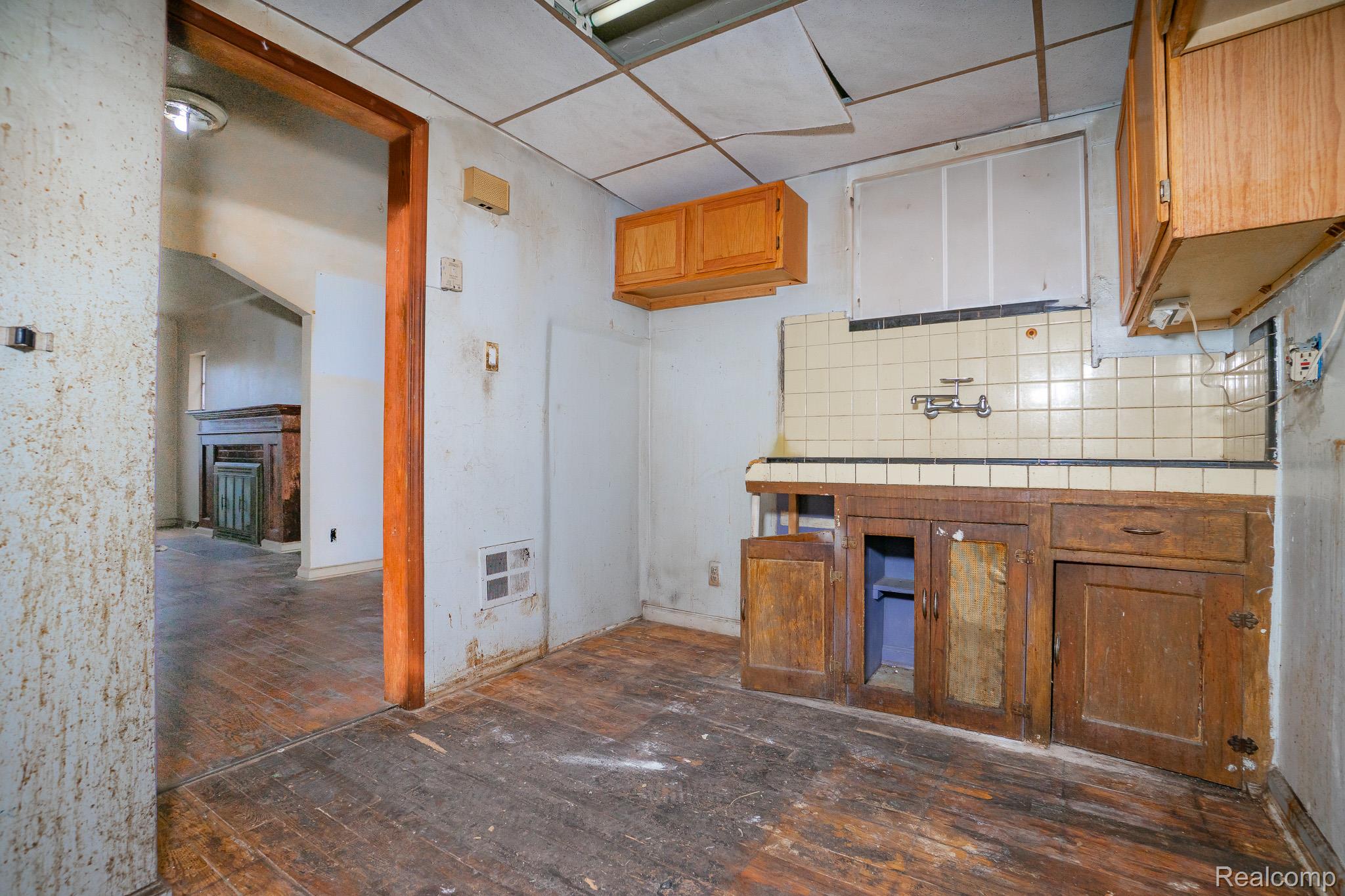 16226 MARK TWAIN Street