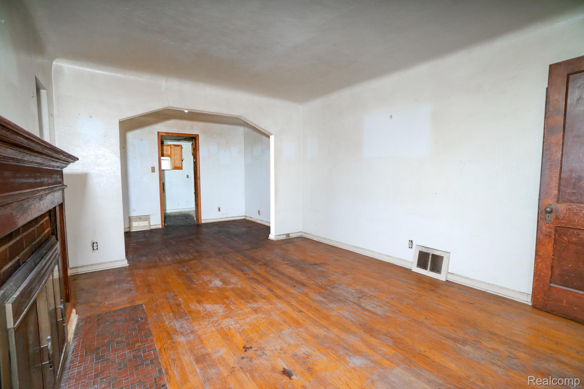 16226 MARK TWAIN Street