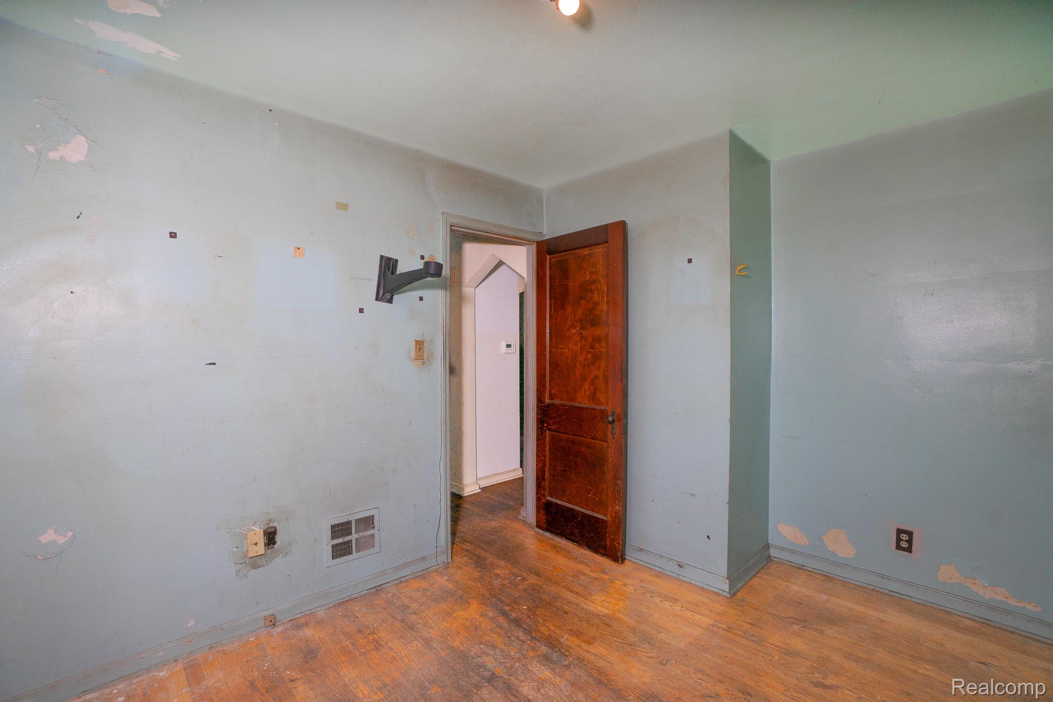 16226 MARK TWAIN Street