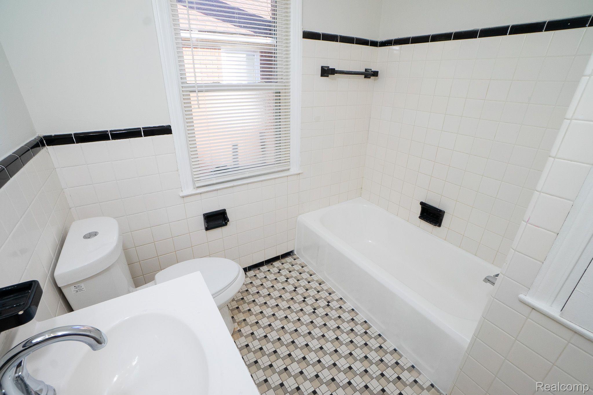 16615 FAIRMOUNT Drive