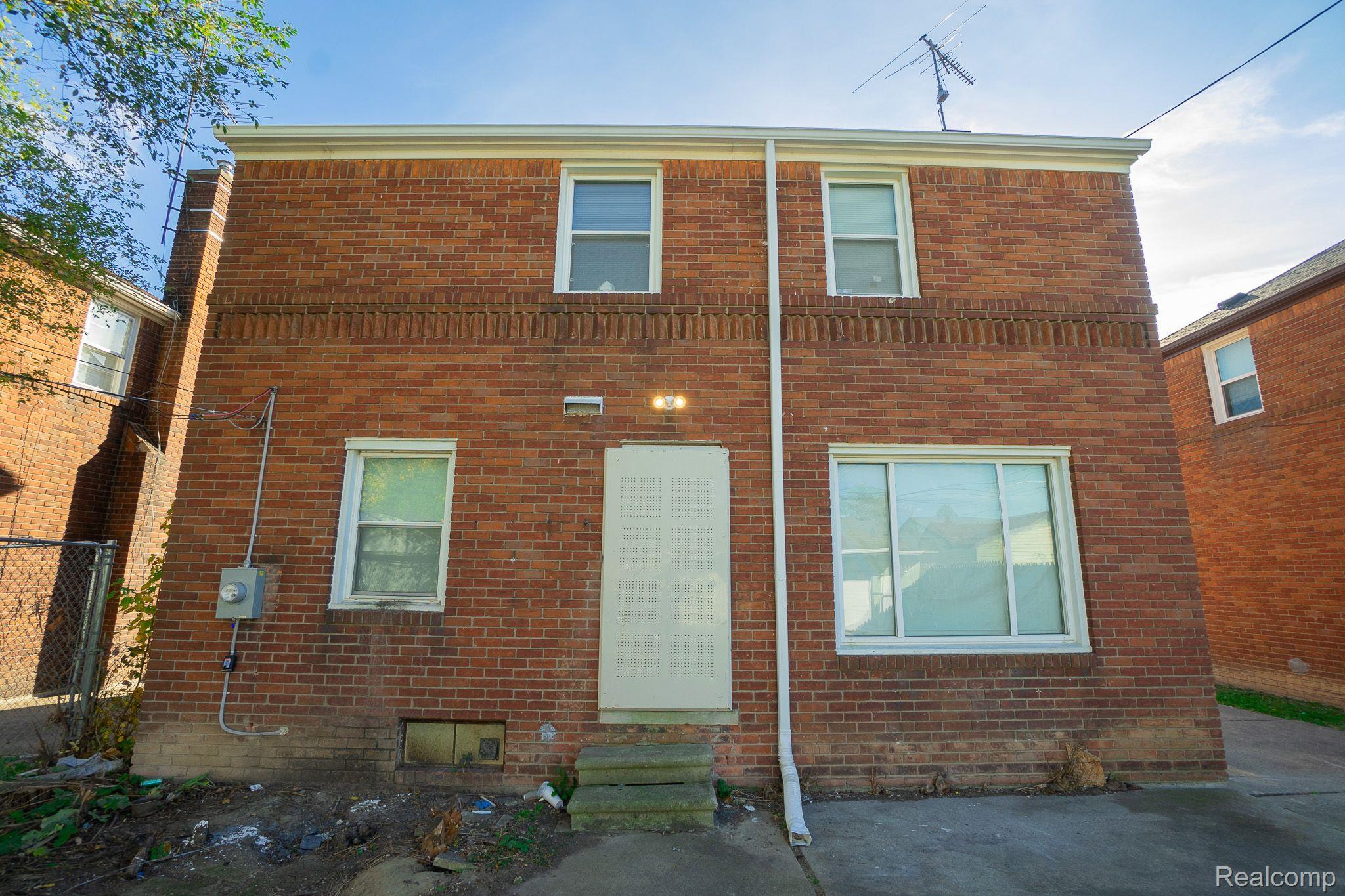 16615 FAIRMOUNT Drive