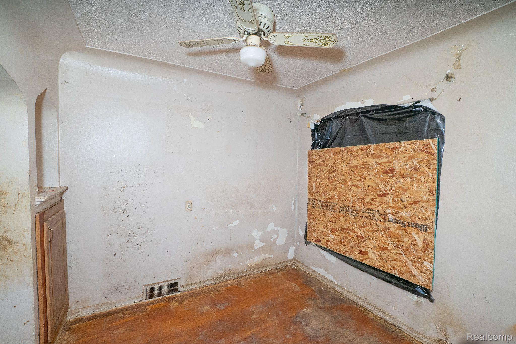 18475 MARK TWAIN Street