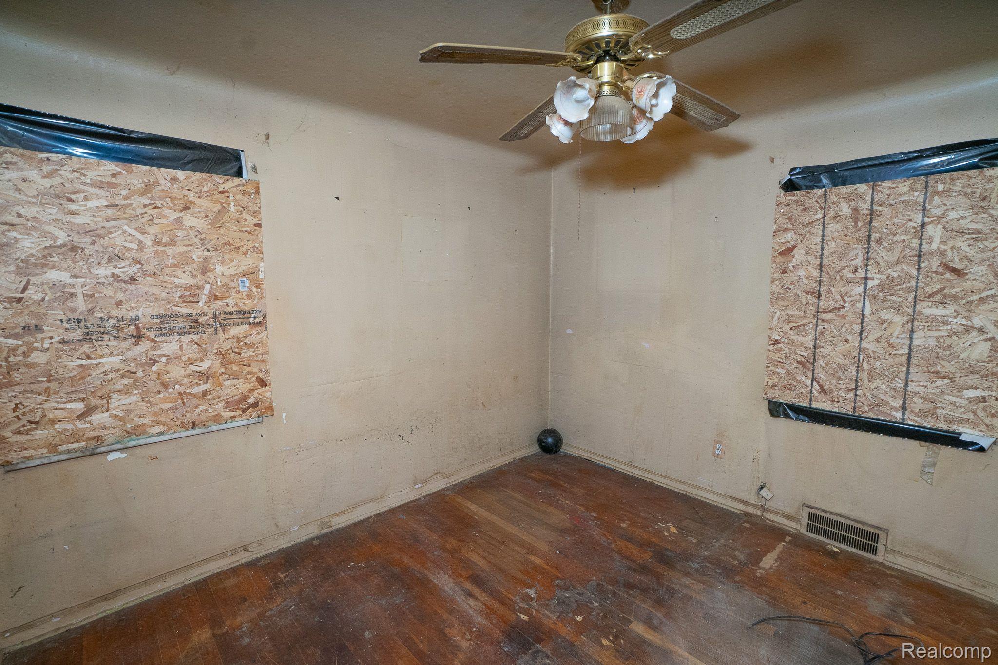 18475 MARK TWAIN Street