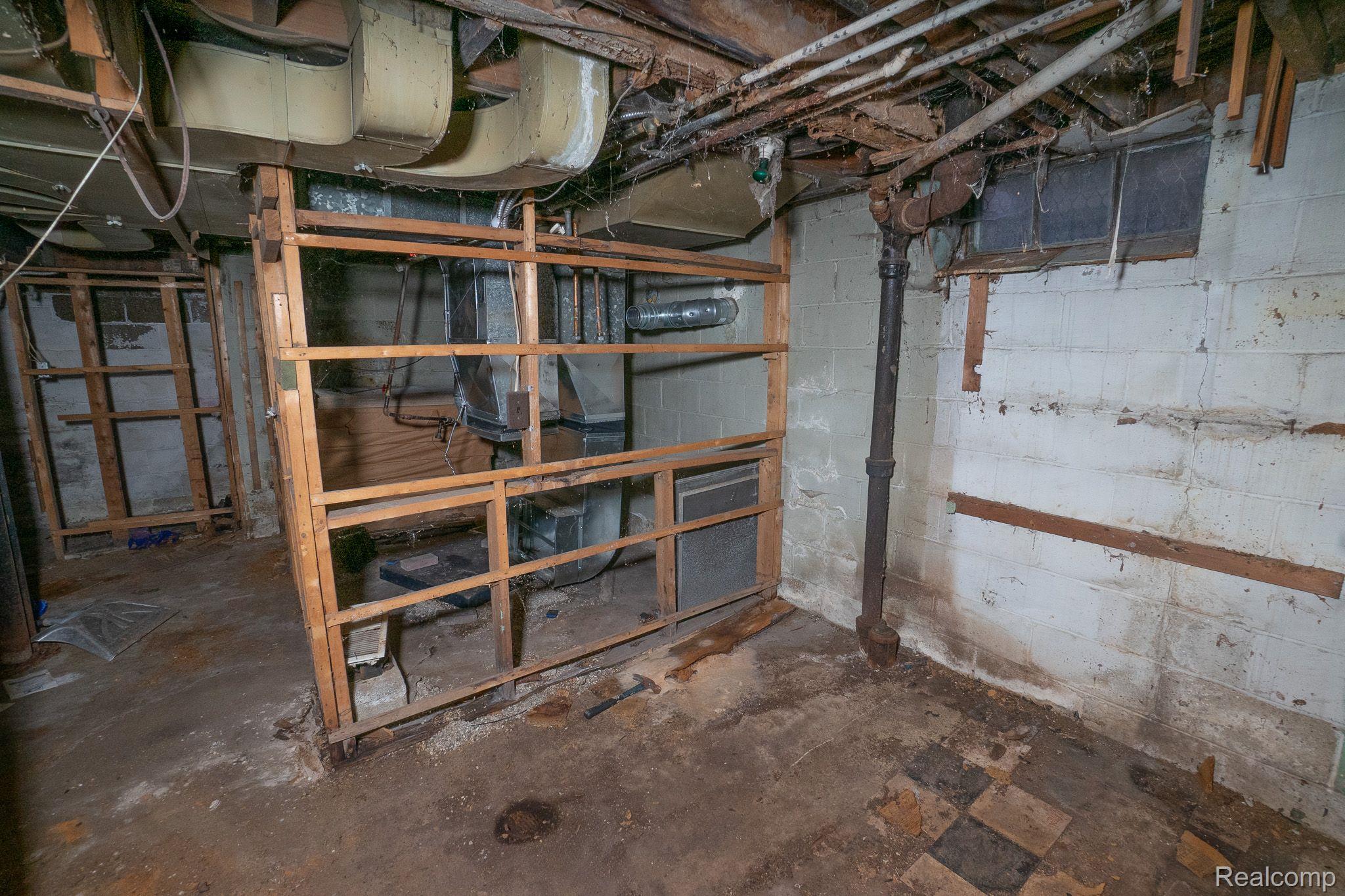 18475 MARK TWAIN Street