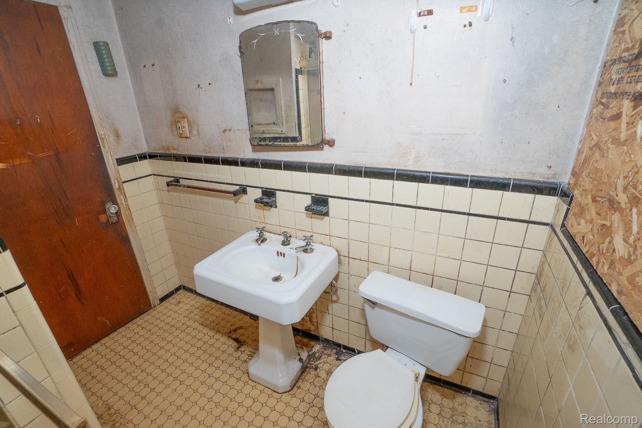 18475 MARK TWAIN Street