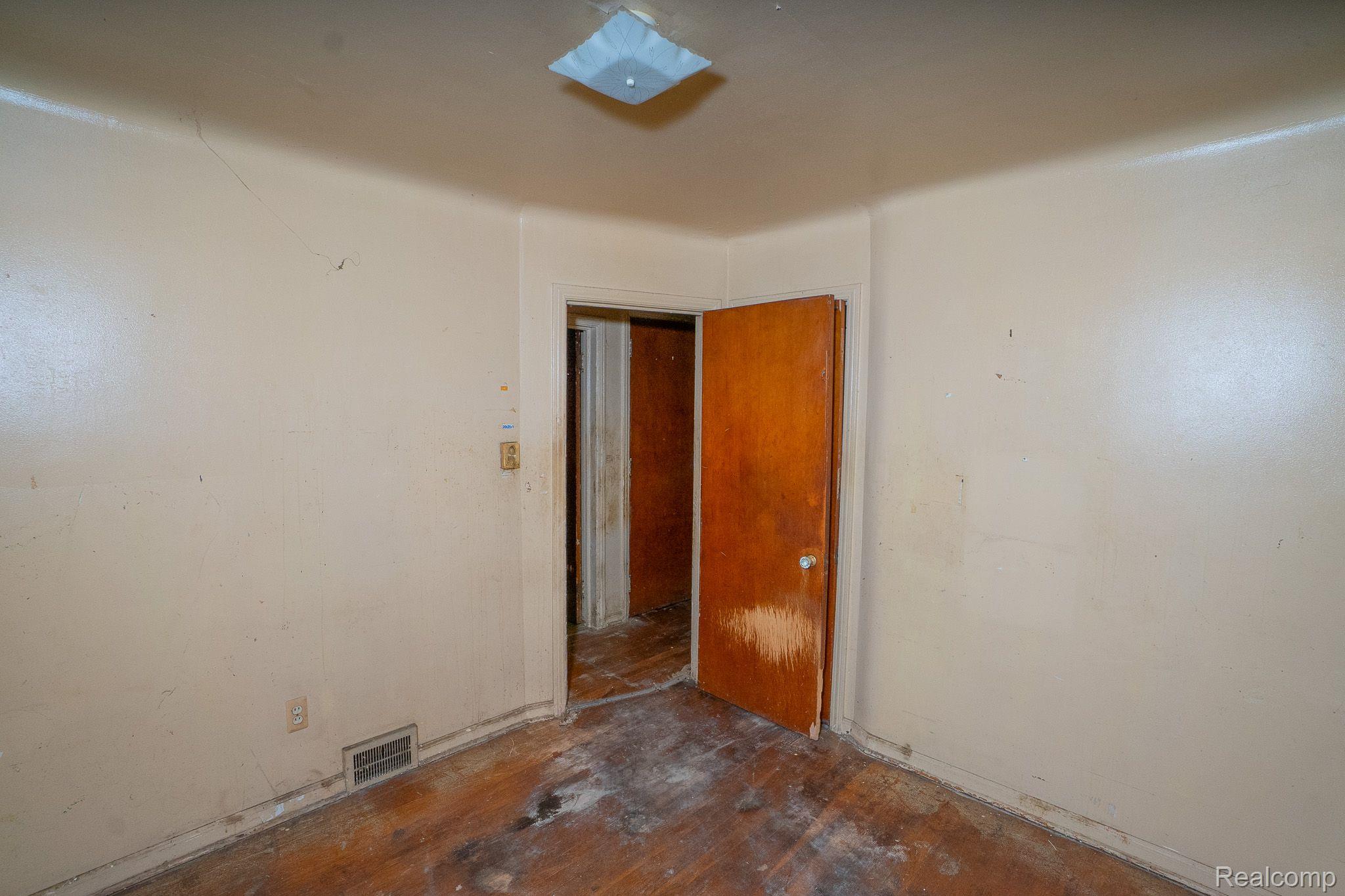 18475 MARK TWAIN Street